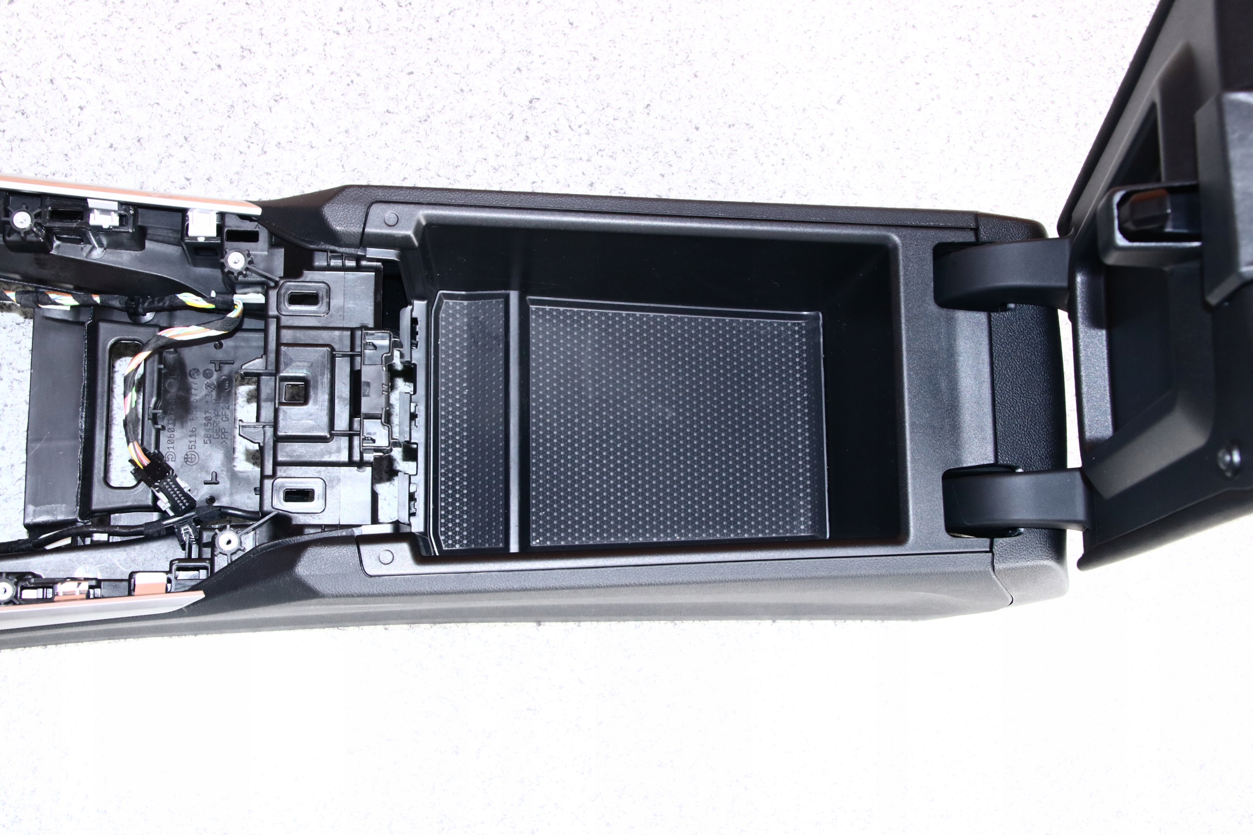 BMW G20 G21 - TUNEL central armrest black