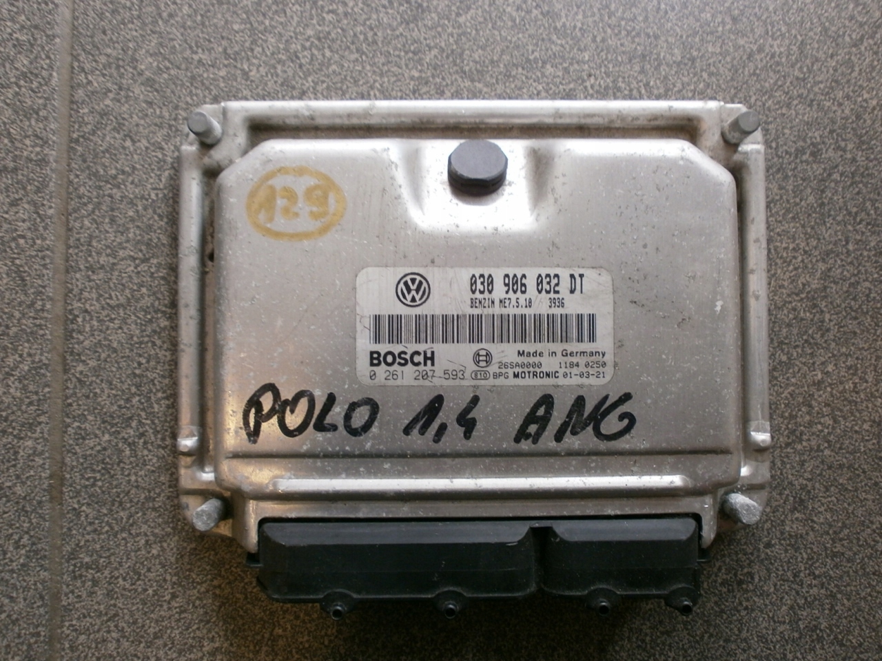 control unit of the engine BOSCH VOLKSWAGEN POLO 030 906 032 DT