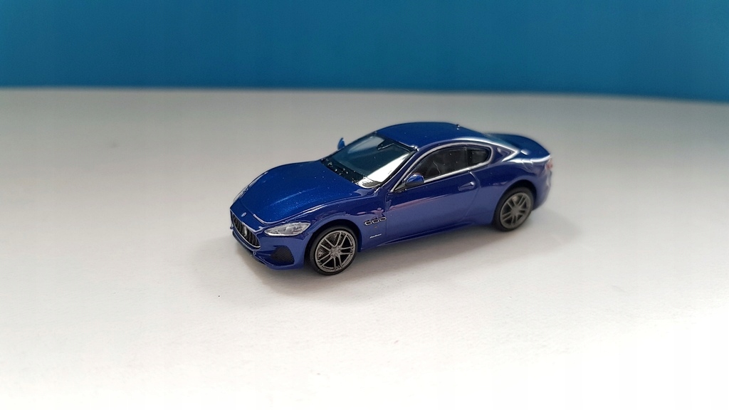 Minichamps 870123121 Maserati GranTurismo 18 nebe