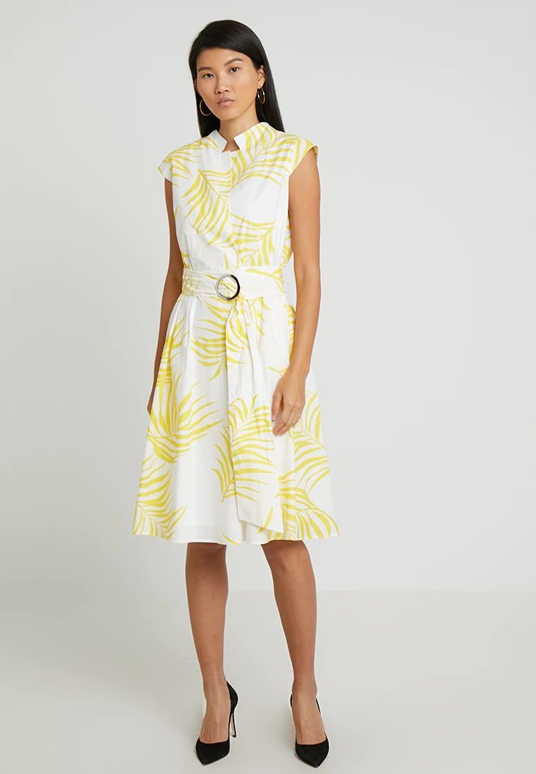 Šaty Apart Printed velikost 36