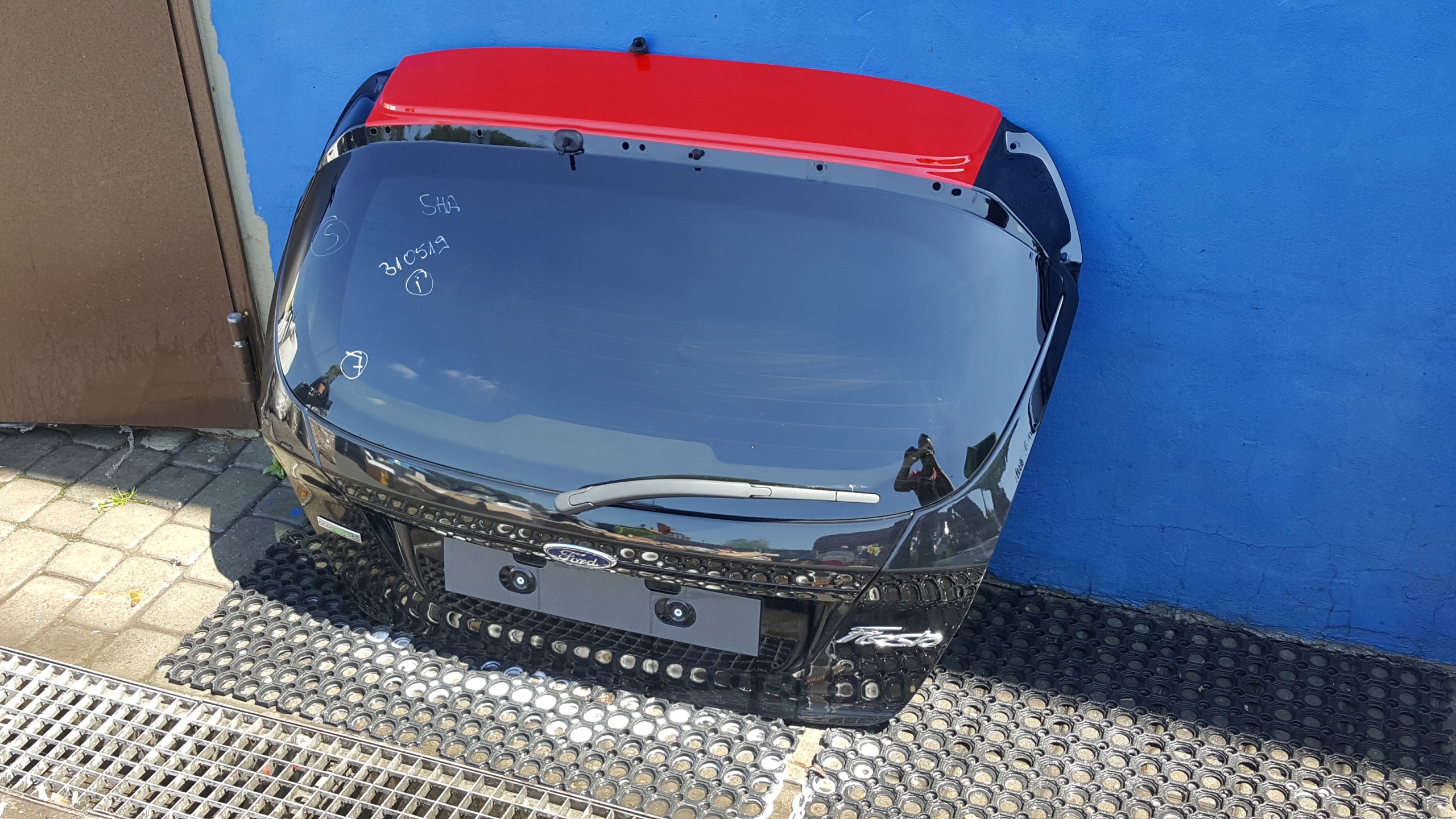 FORD FIESTA MK7 2013-2017 KLAPA TYŁ ABSOLUT BLACK Numer katalogowy części FORD FIESTA MK7 2013-2017 KLAPA TYŁ ABSOLUT BLACK