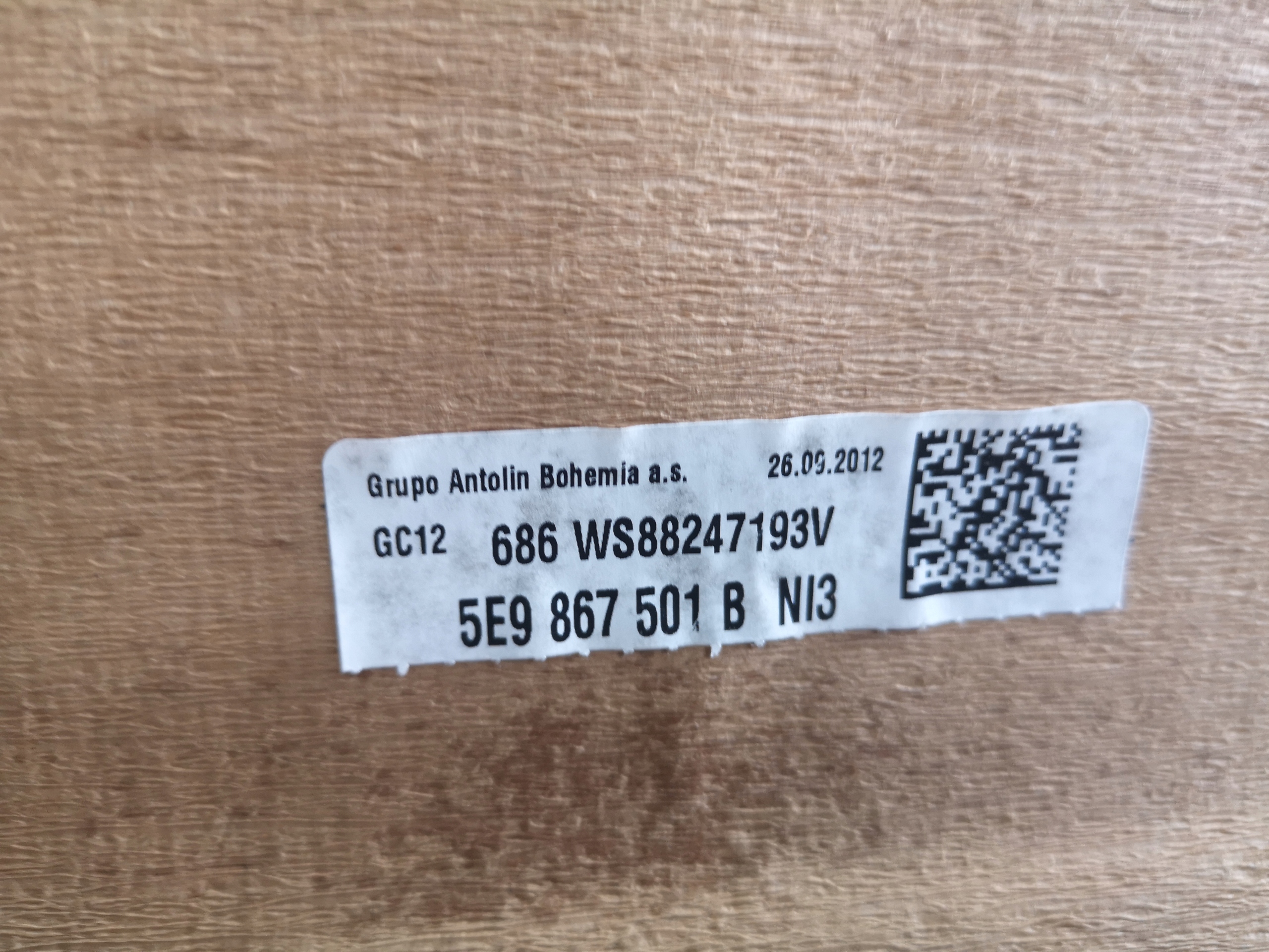 SKODA OCTAVIA 3 KOMBI PODSUFITKA 5E9867501B NI3 Numer katalogowy części 5E9867501B NI3