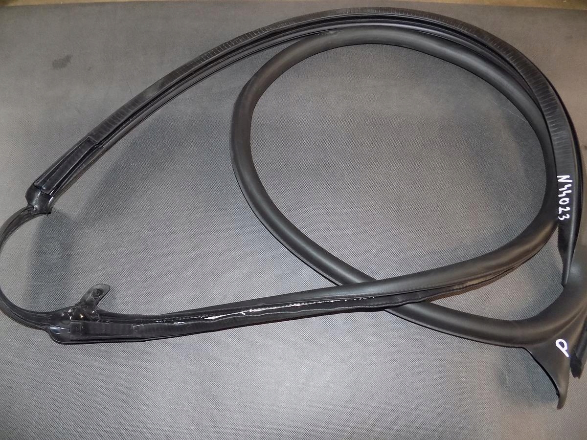 AUDI TT 8S USZCZELKA DRZWI PRAWA 8S8831708