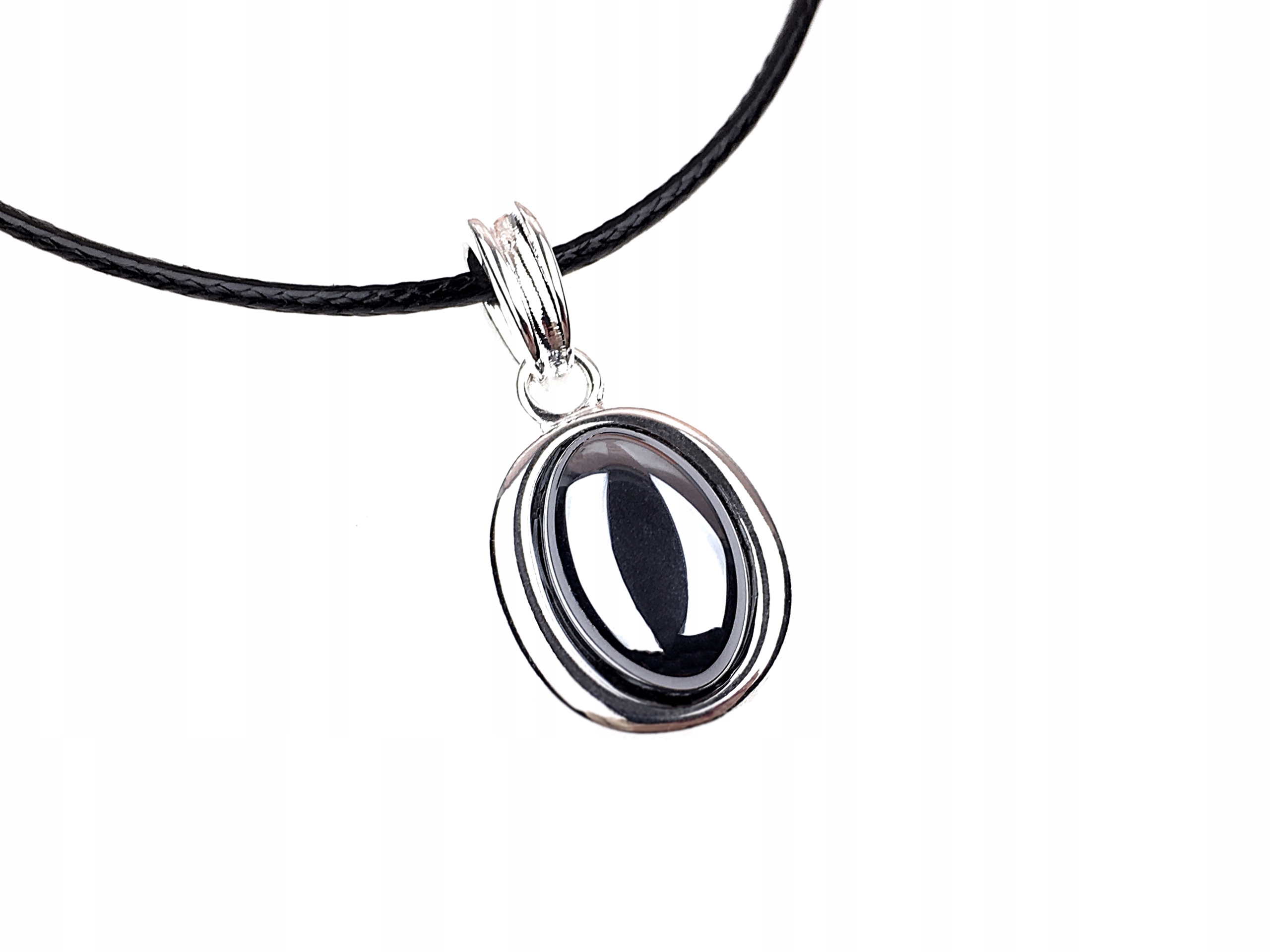 

mała zawieszka z kamieniem krzem + linka gratis