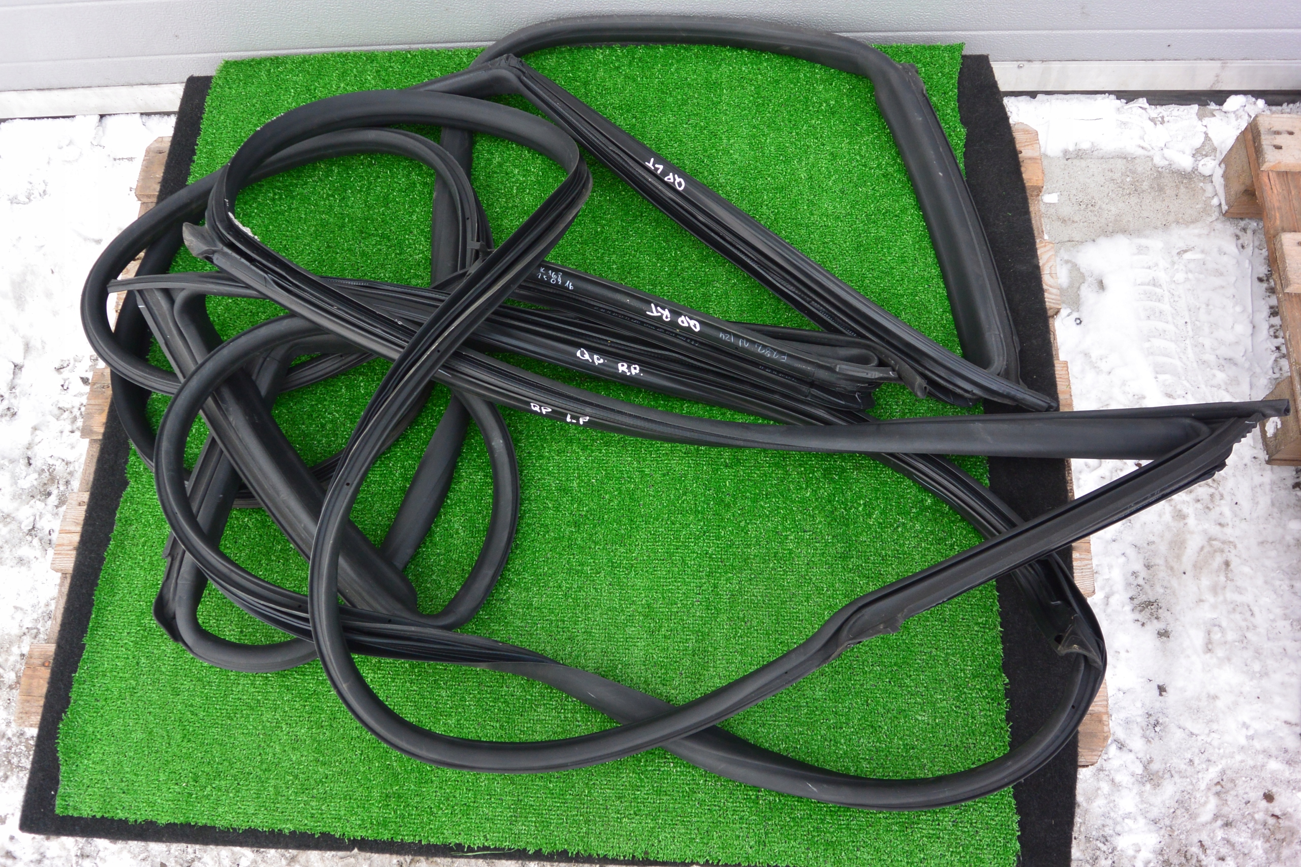 MASERATI QUATTROPORTE VI USZCZELKA DRZWI