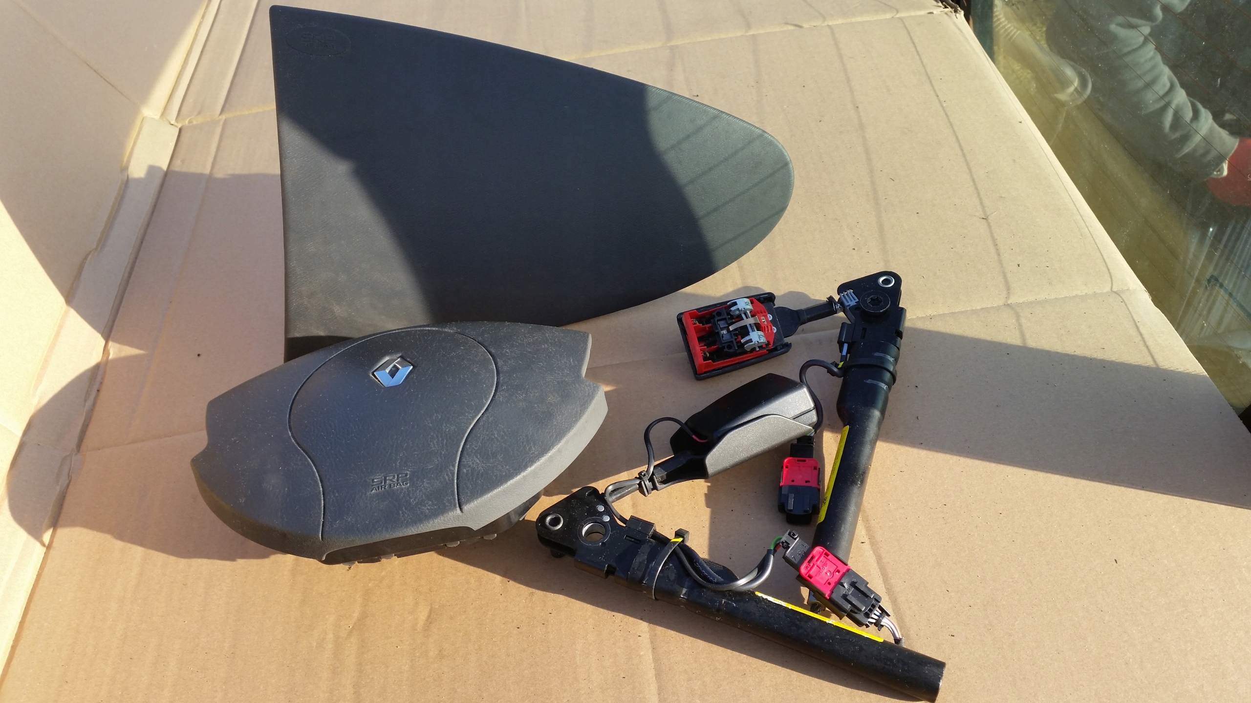 Натяжитель модуль подушки безопасности передний Twingo II Renault