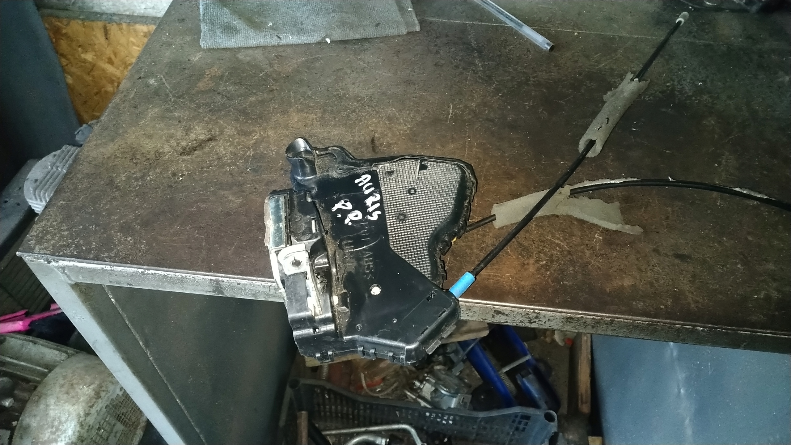 ZAMEK DRZWI PRAWY PRZÓD TOYOTA AURIS I 2 PIN 6903002220 !J