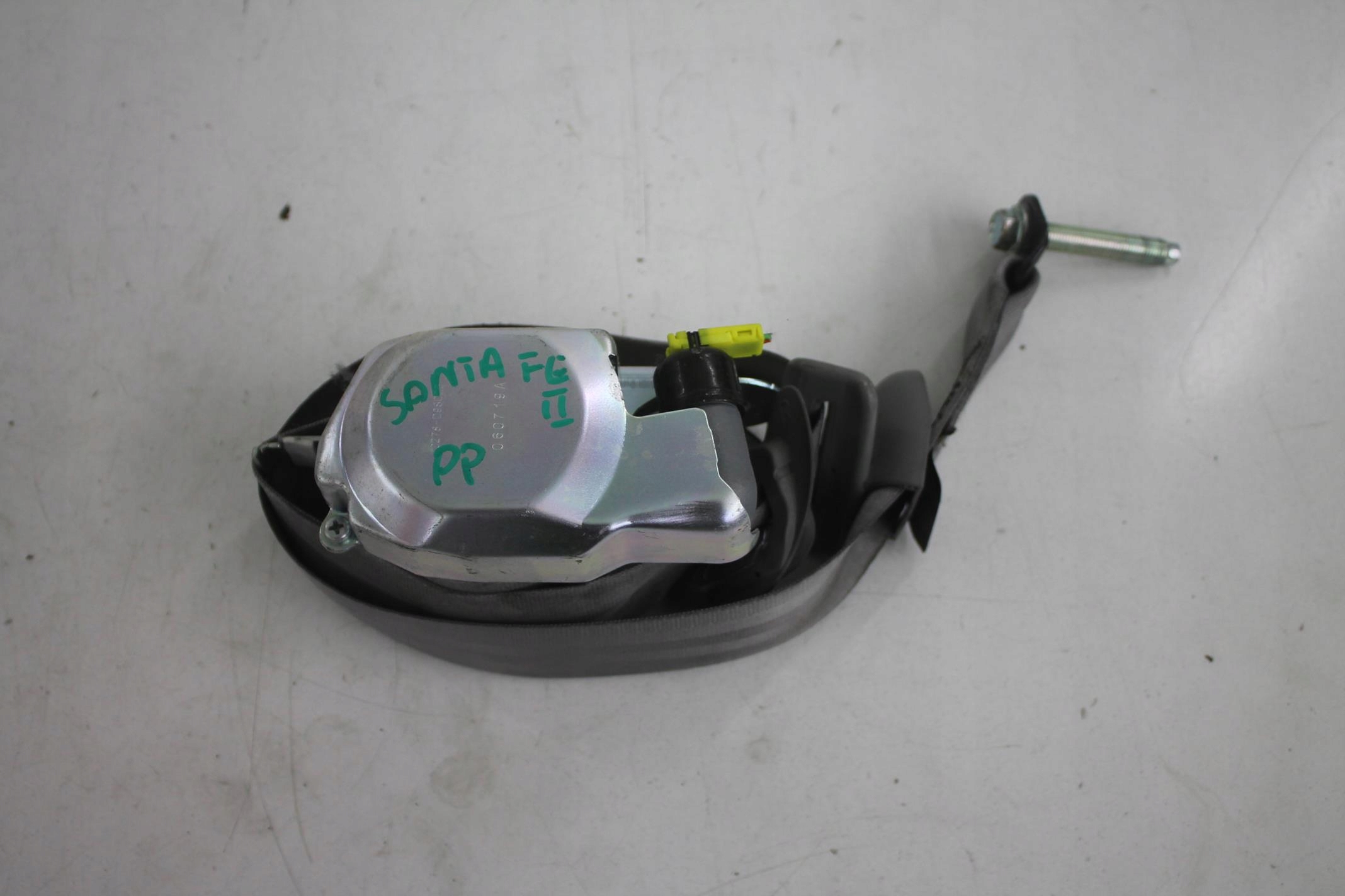 ПЕРЕДНЯЯ ПАНЕЛЬ НАТЯЖИТЕЛЬ ПРАВЫЙ ПЕРЕД HYUNDAI SANTA ФЕ II