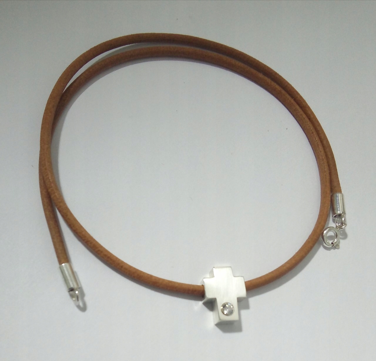 Stříbro Křížek zirkon na řemínku