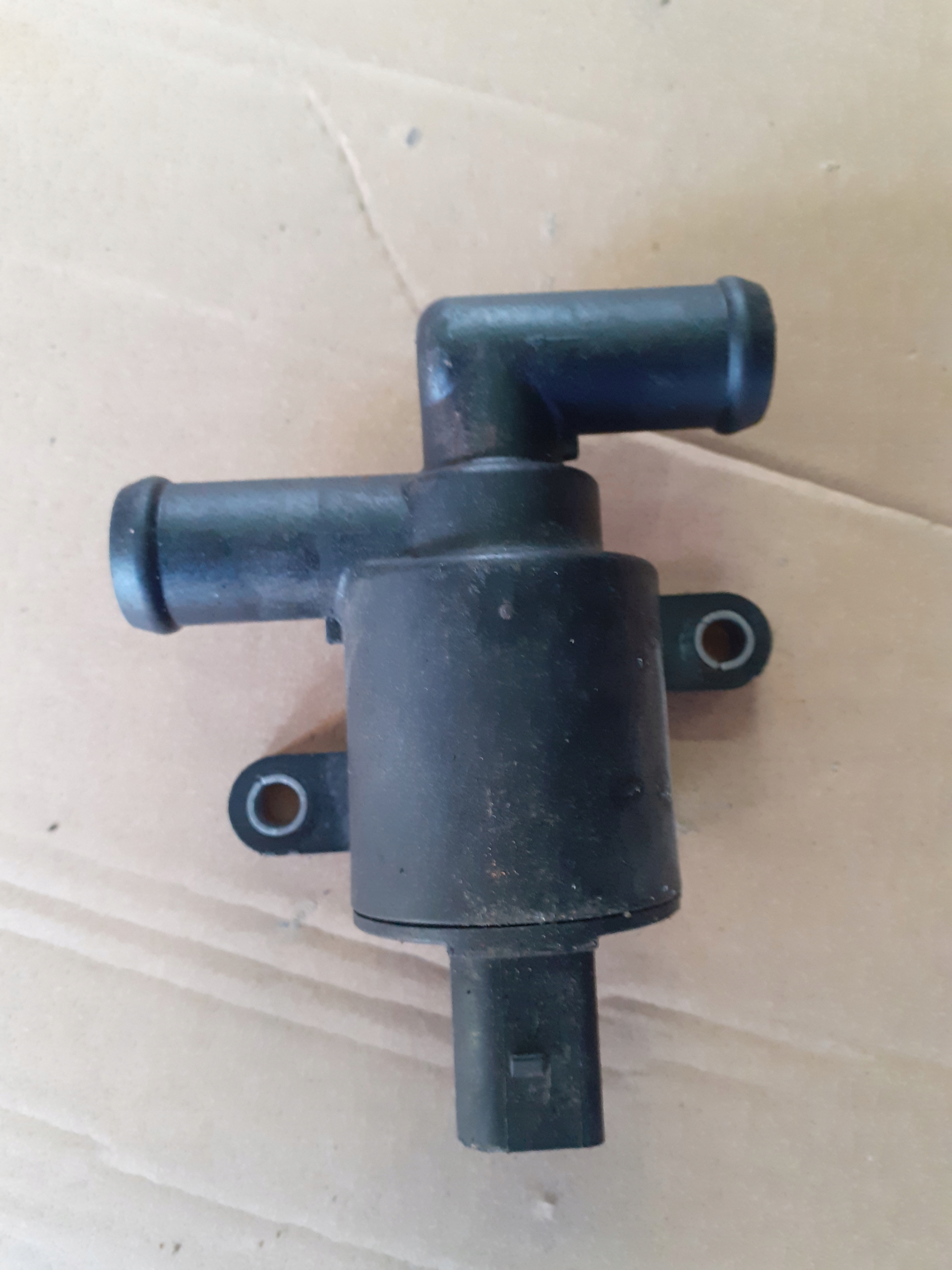 ZAWÓR ELEKTROMAGNETYCZNY VW AUD 2.0 TDI 4H0121671B