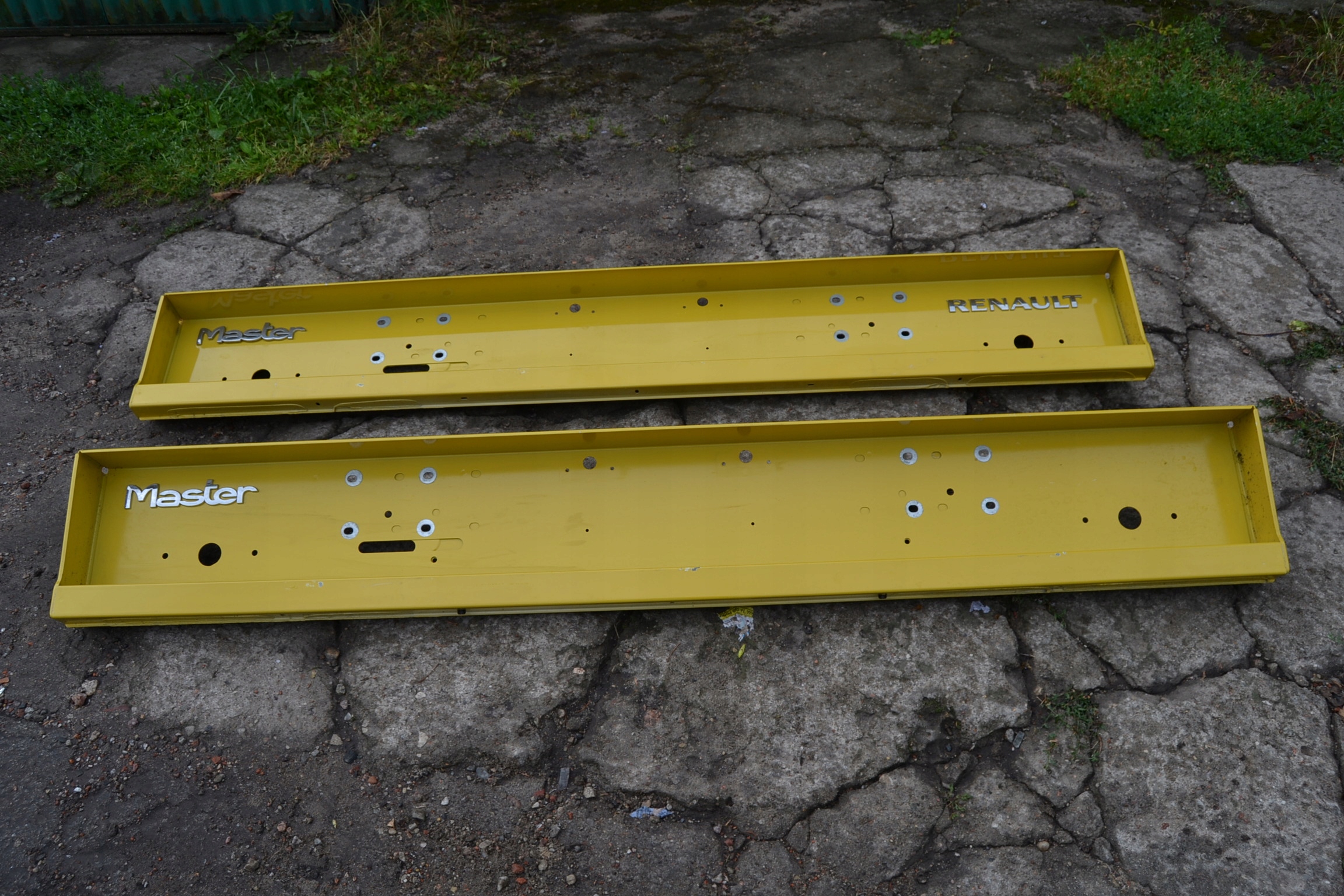 ZDERZAK RENAULT MASTER III TYLNY BELKA TYŁ OPEL MOVANO 2010 - 2024