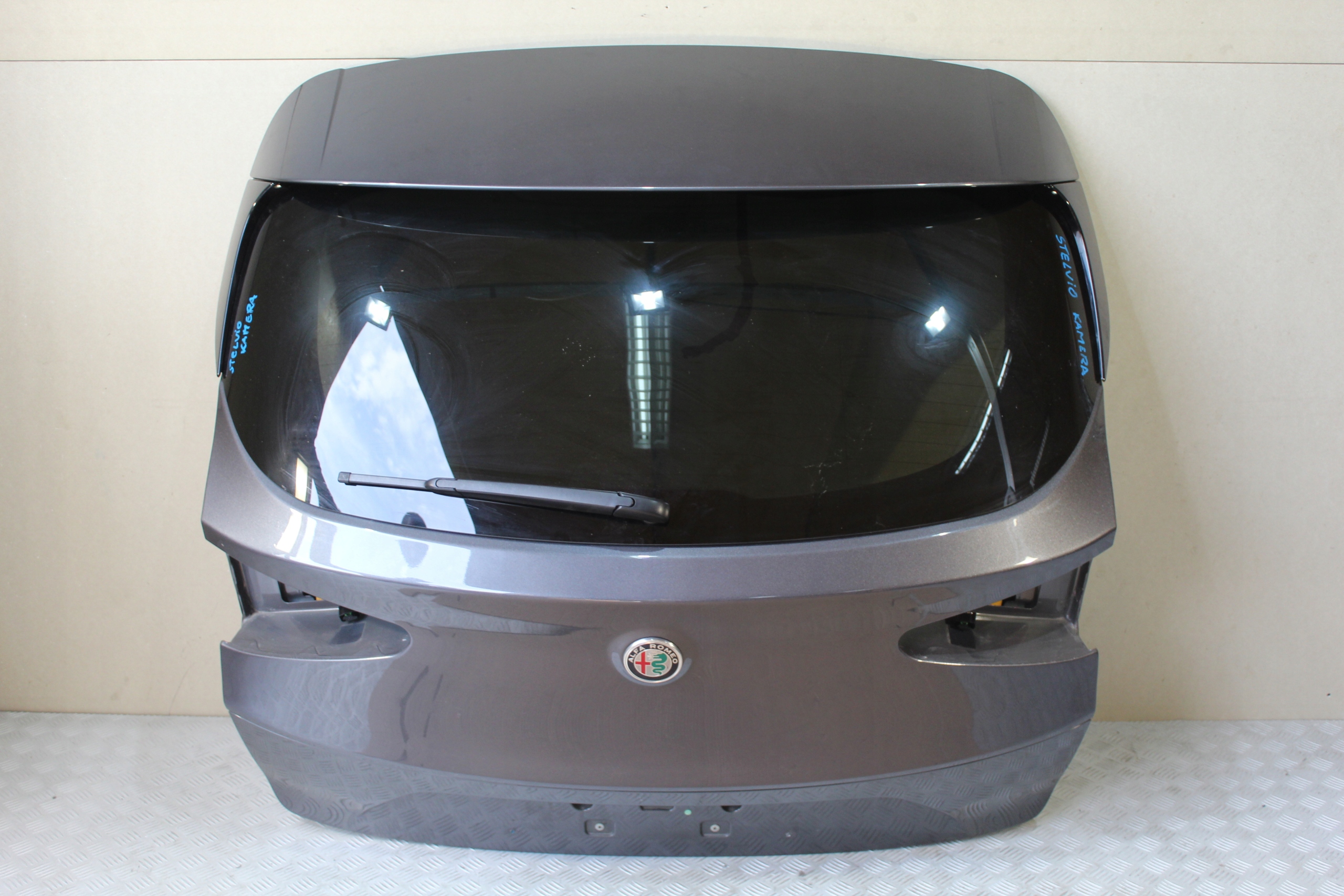 KLAPA BAGAŻNIKA KAMERA STELVIO