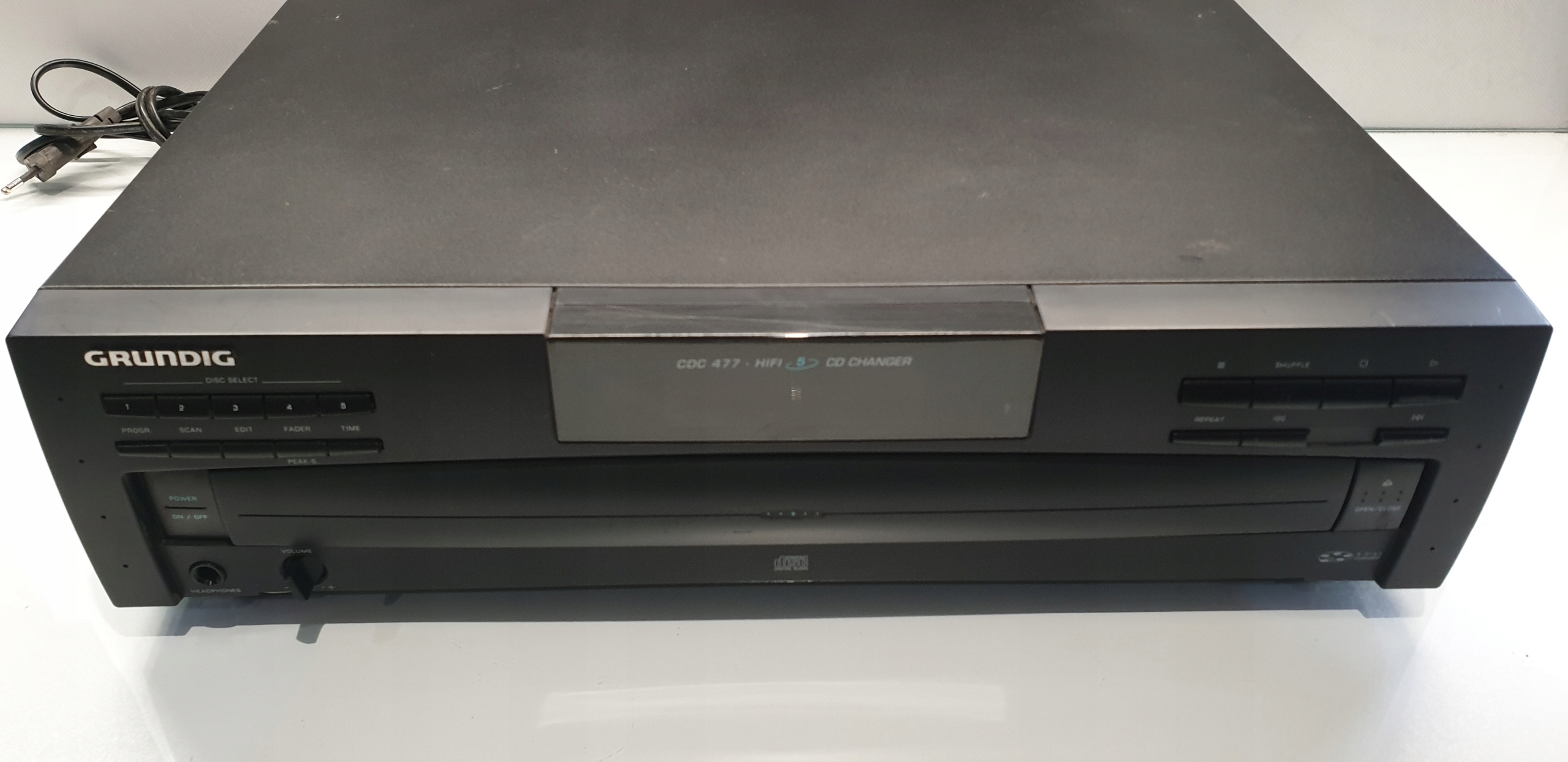 ODTWARZACZ CD GRUNDIG CDC-477 HIFI Kolor czarny