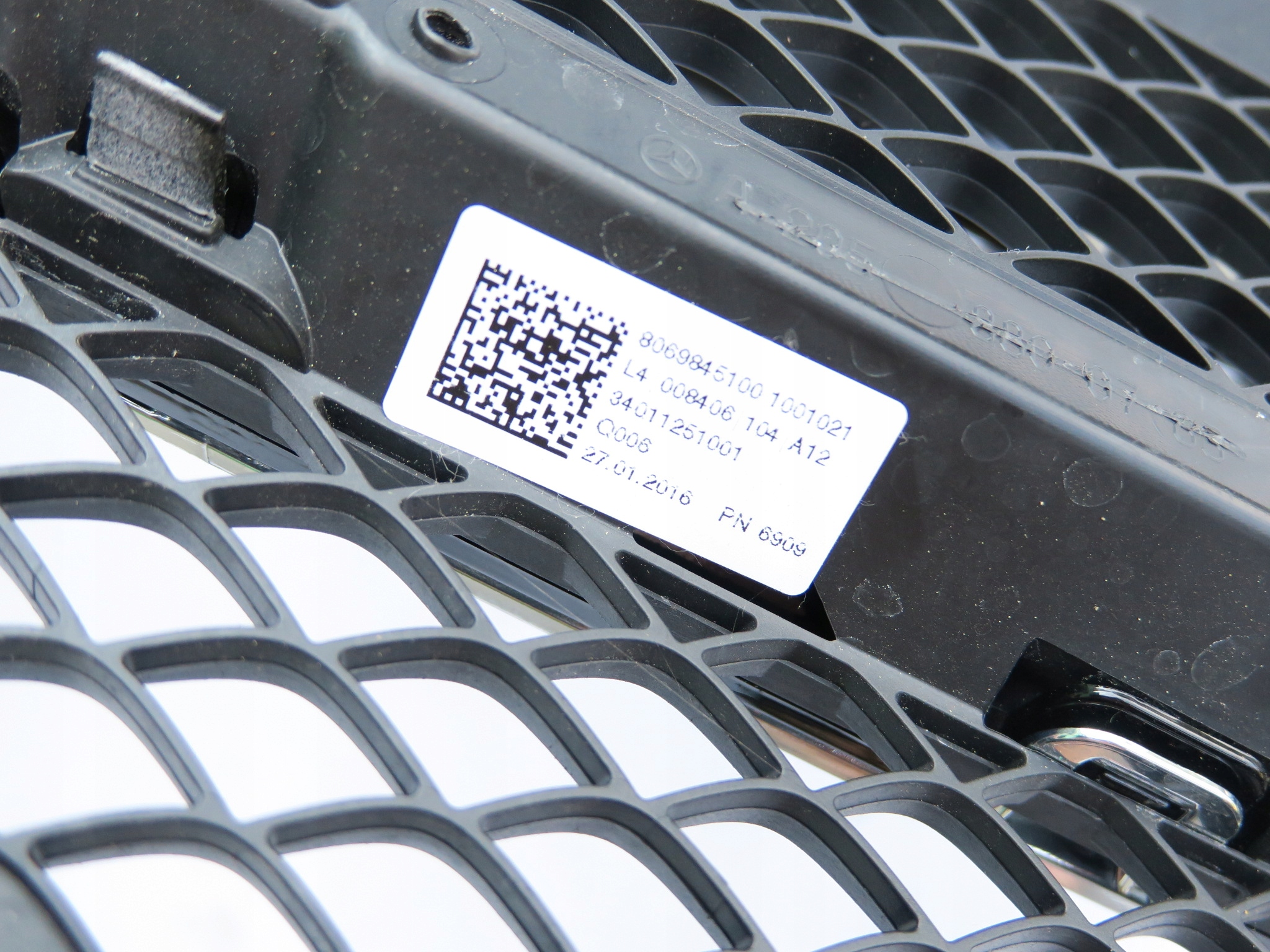 oem 2058800183 решетка радиатора черный хром