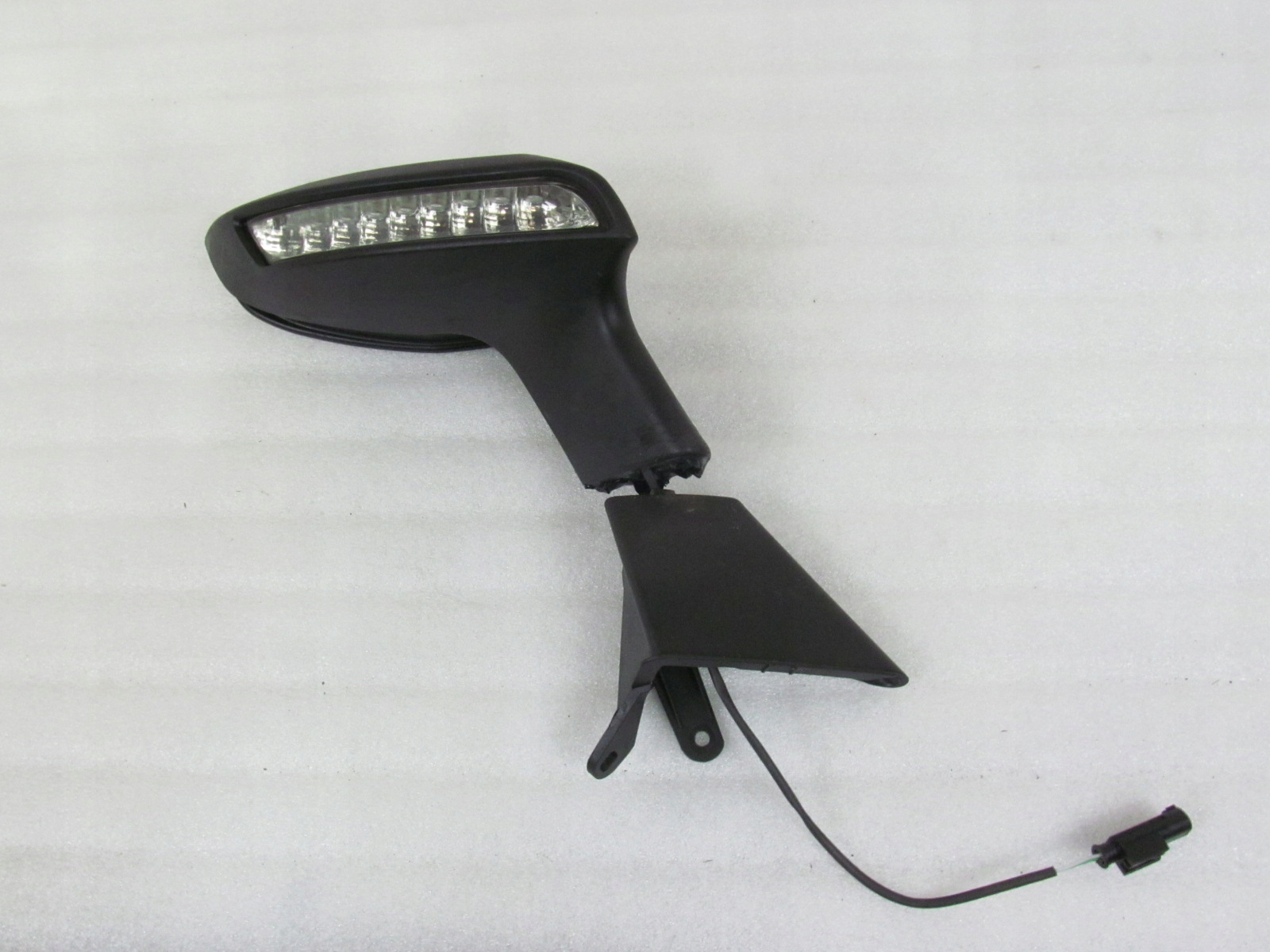 8546410-03 - Дзеркало праве BMW C Evolution K17