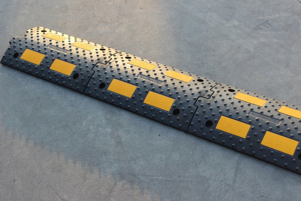 Zpomalovací práh 1,8 metrů