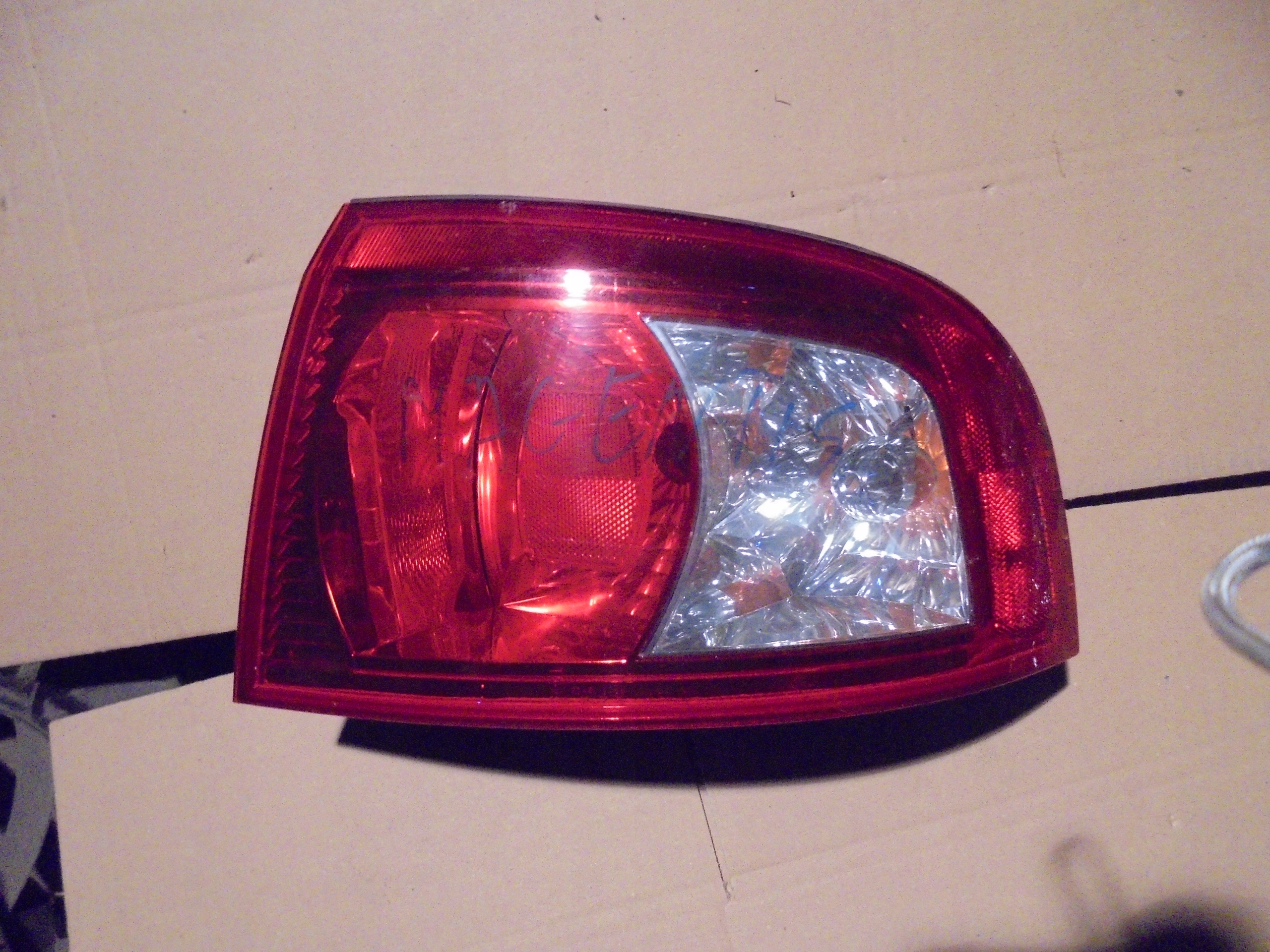 KIA MAGENTIS 02-05r. ФАРА ПРАВА ЗАД.