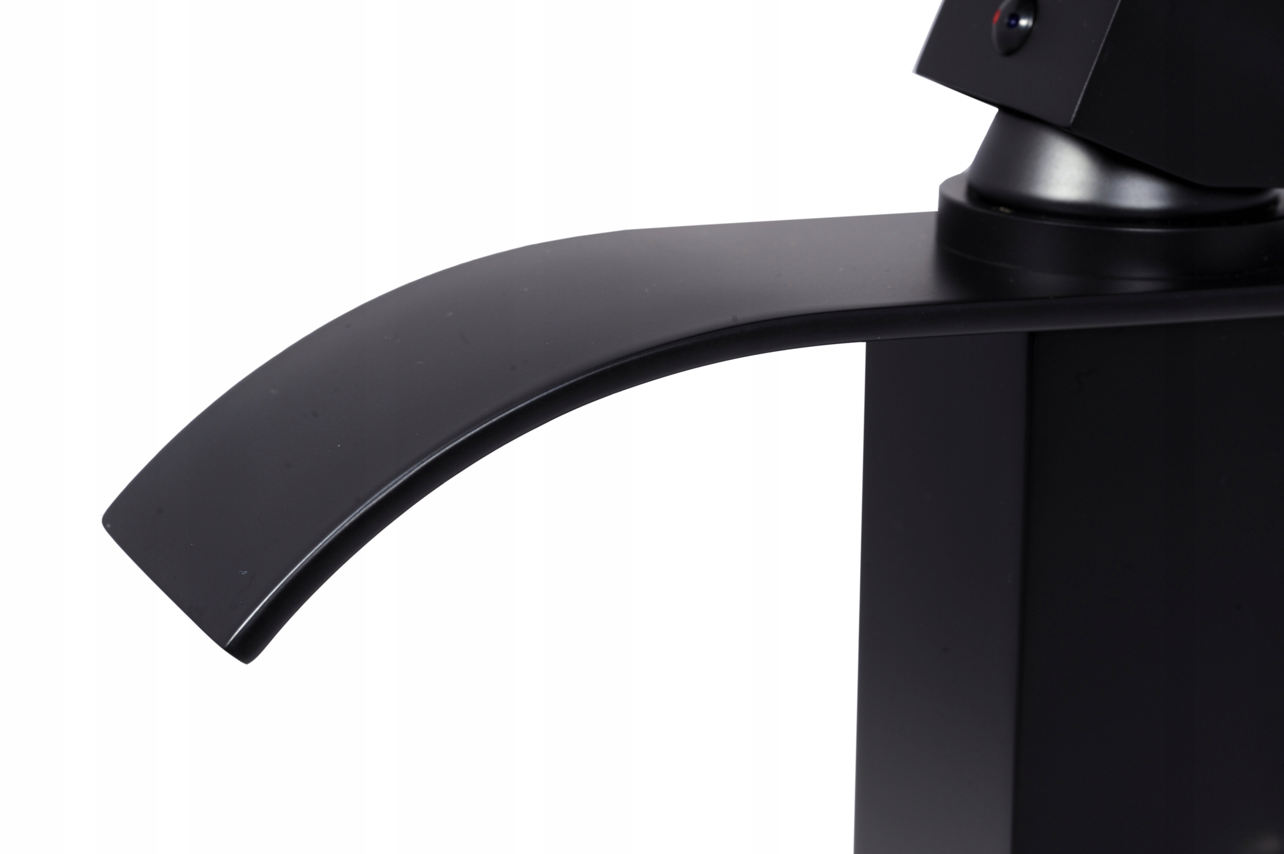 BATERIA UMYWALKOWA STOJĄCA CZARNA WODOSPAD ROYAL Waga produktu z opakowaniem jednostkowym 1.1 kg