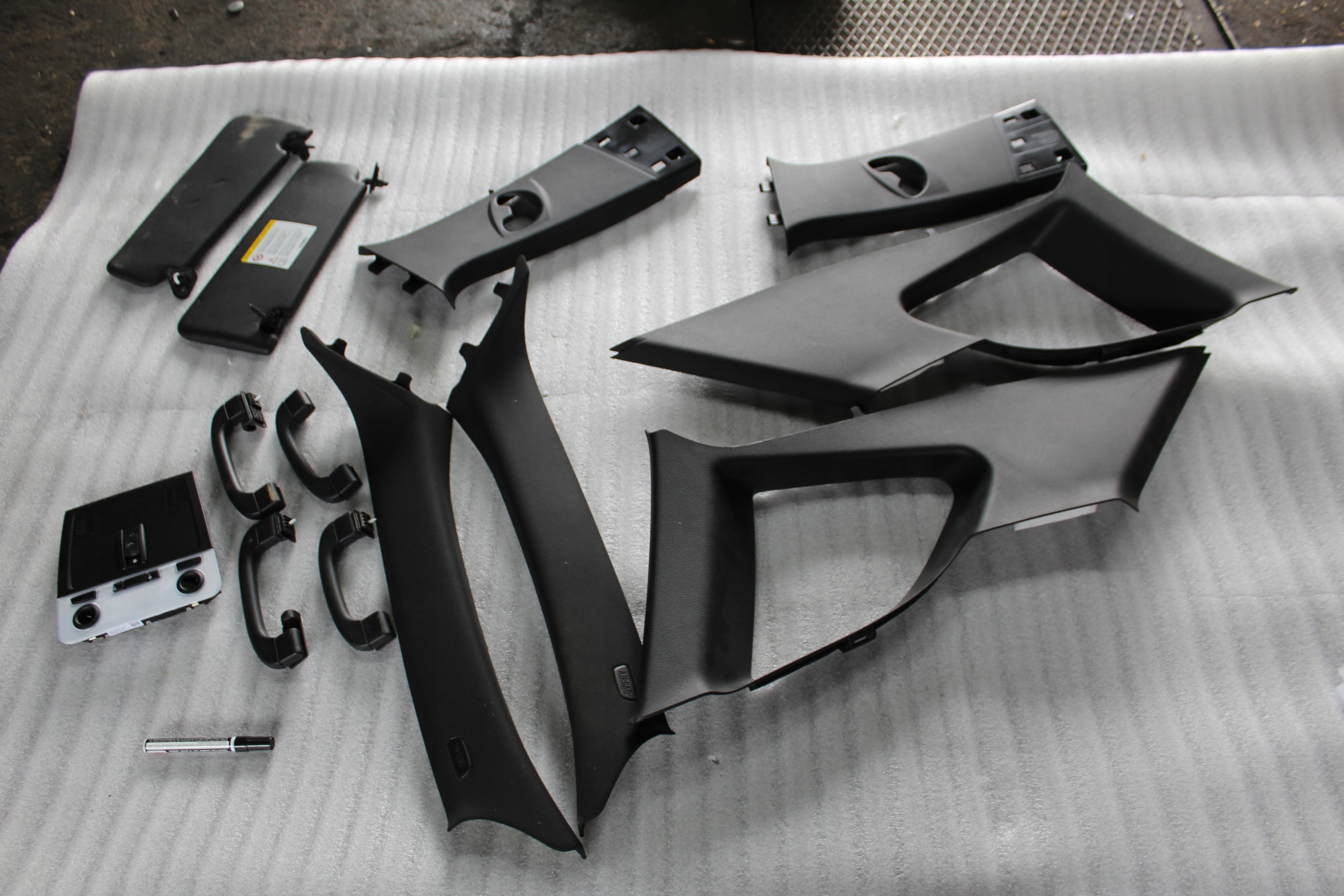 BMW E84 X1 M PAKIET CZARNE SLUPEK OSLONA TAPICERKA