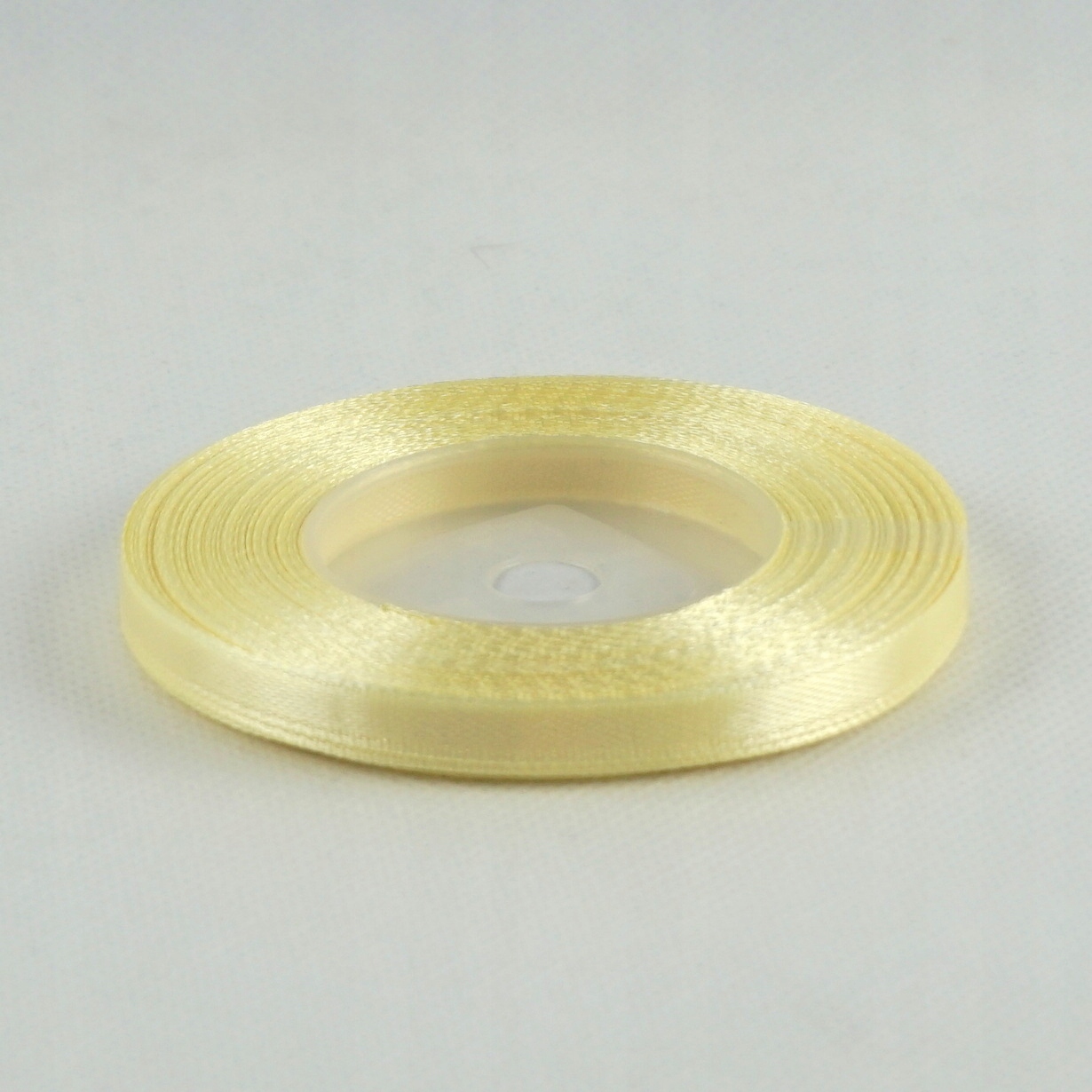 

Taśma atłasowa 6mm/32m Kremowa