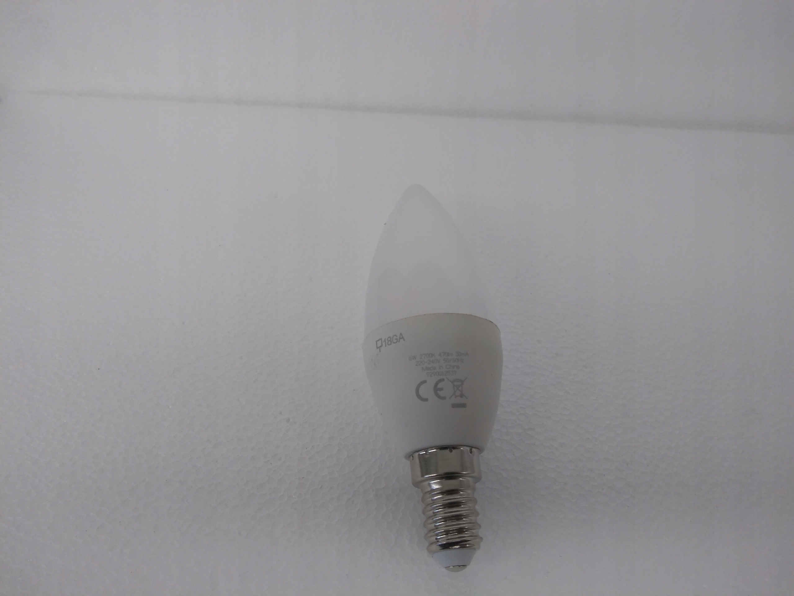 Żarówka AmazonBasics LED E14 6W=40W 470lm 2700K Klasa efektywności energetycznej A