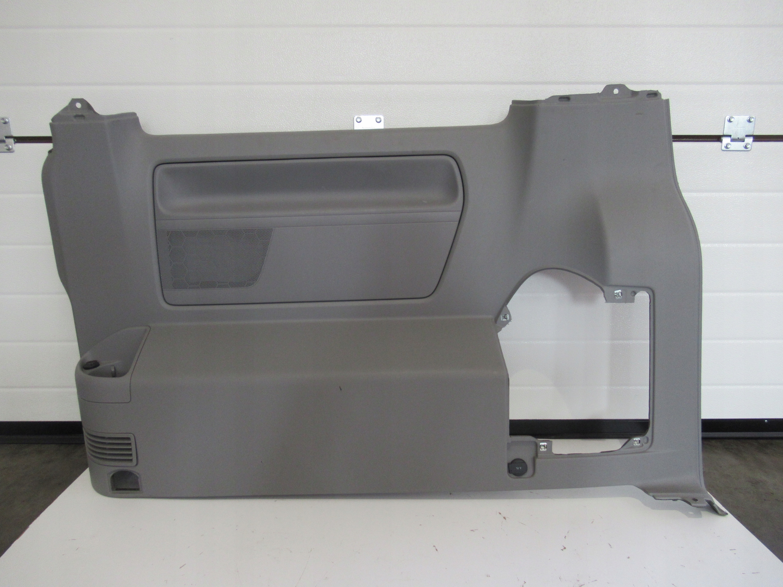 BOCZEK BAGAŻNIKA PRAWY TYŁ T5 MULTIVAN 7H5868716