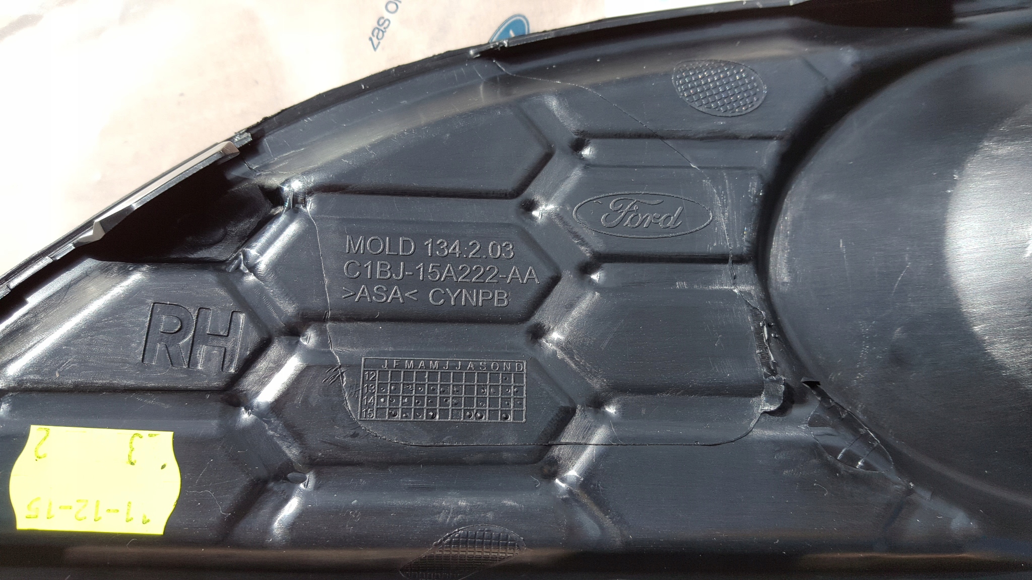 FIESTA MK7 LIFT ST LINE RAMKA KRATKA HALOGEN PRAWA Installation side Front