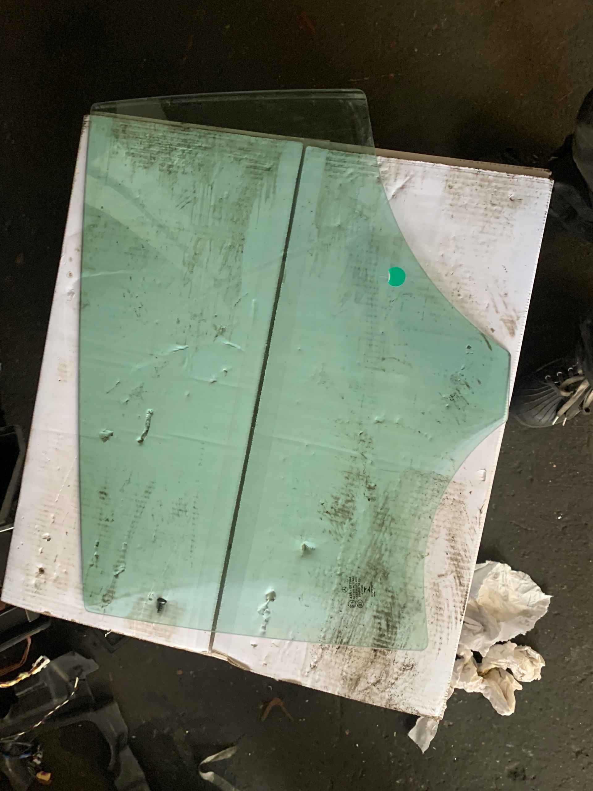 Mercedes w156 gla скло 2017r заднє праве