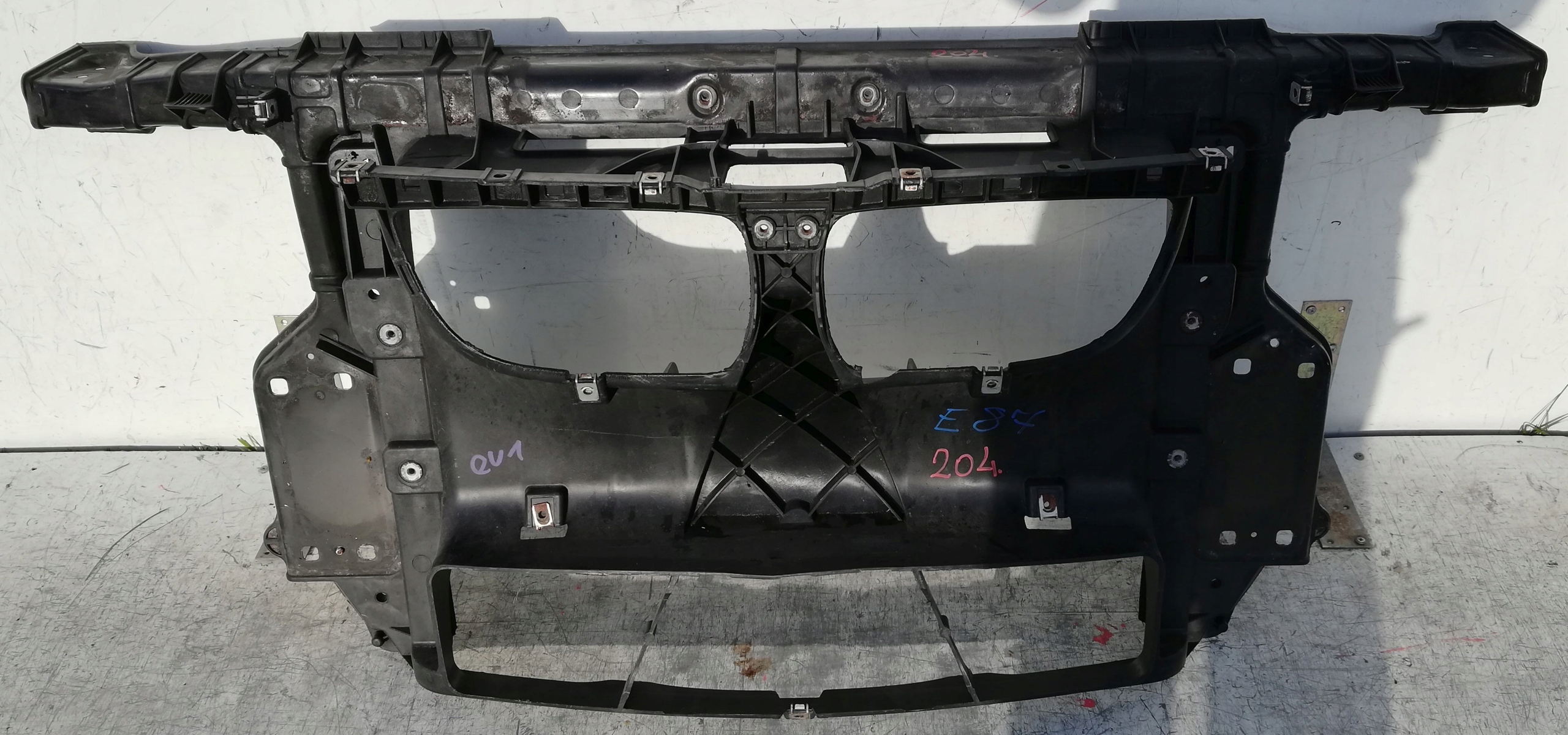 Hyundai панель телевизора. Передняя панель хендай гетц. Передняя панель рено меган 2. Передняя панель телевизор хендай i30. Крепления телевизора рено меган 2.