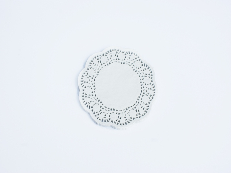 Serwetki ozdobne 10cm białe/100 sztuk