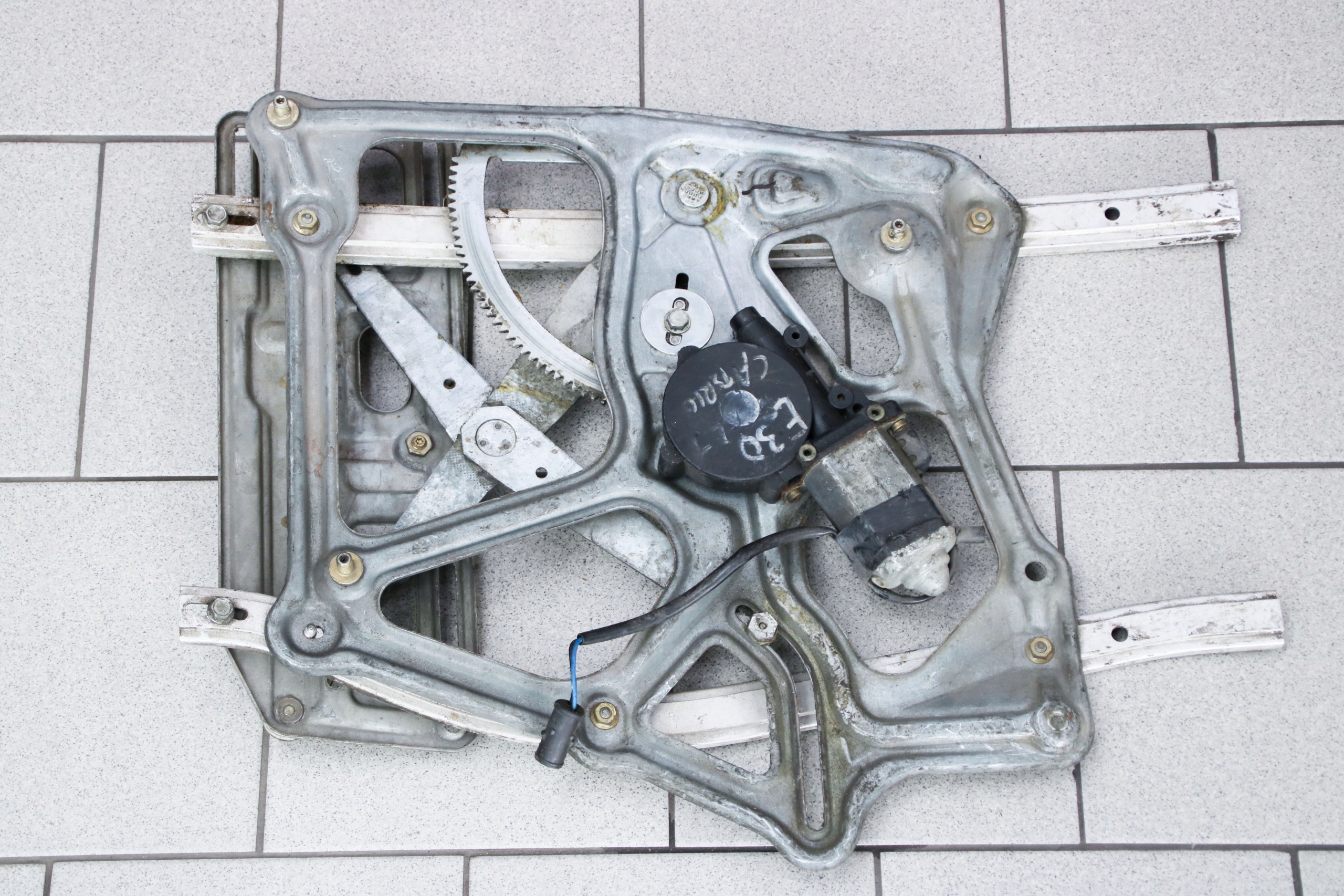 BMW E30 CABRIO window regulator mechanism left rear part