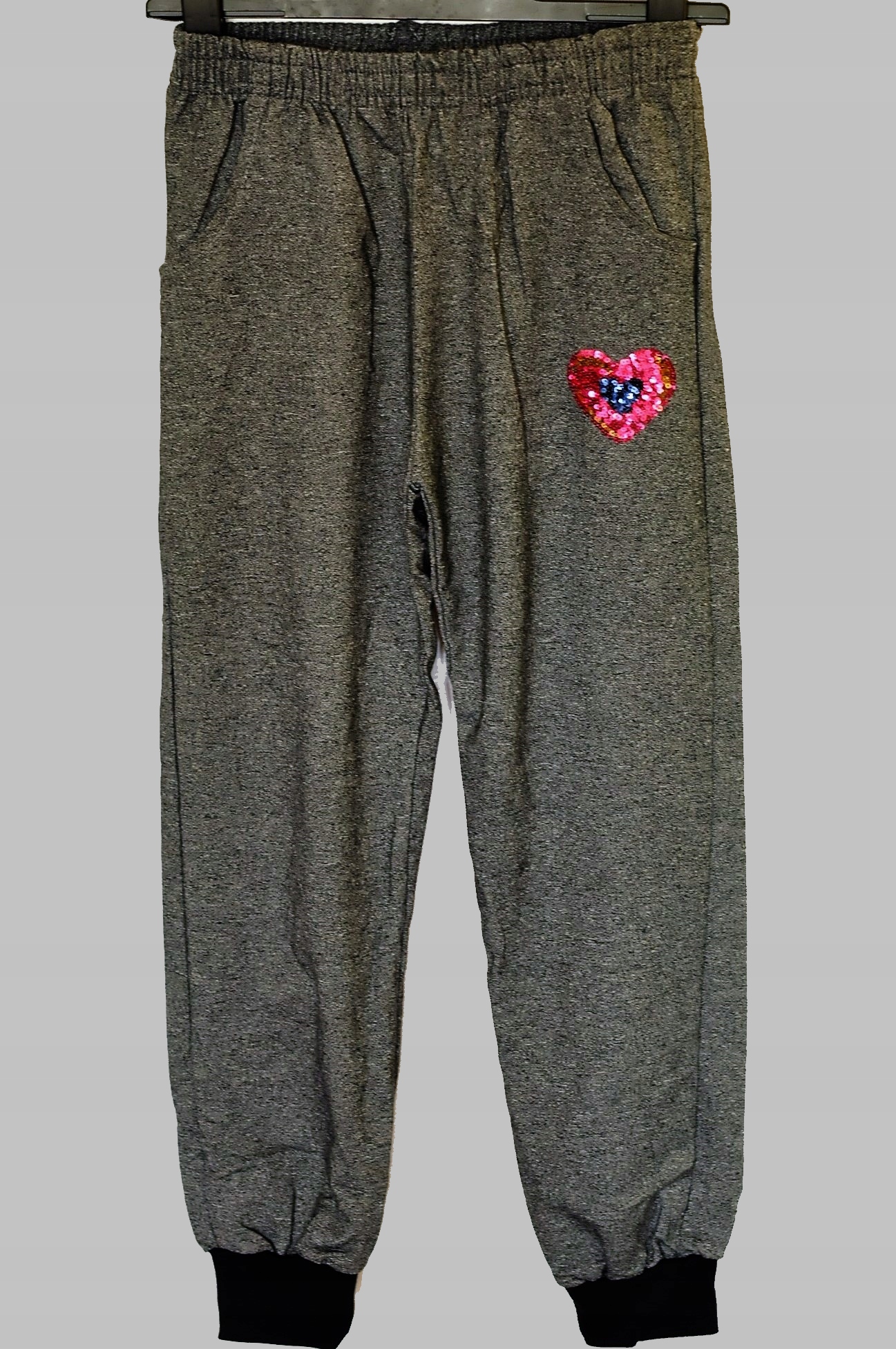 Spodnie dresowe dziewczęce serduszko cekiny 98-104 Marka inna
