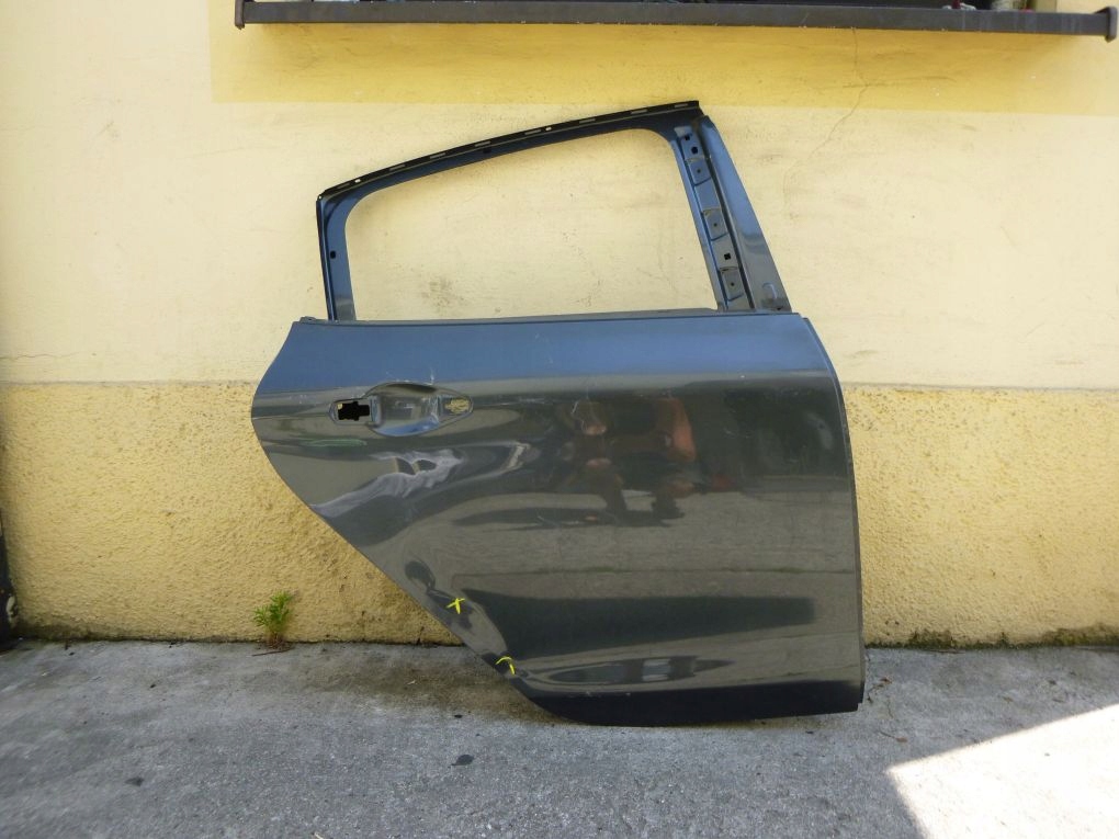 PEUGEOT 208 door right rear.