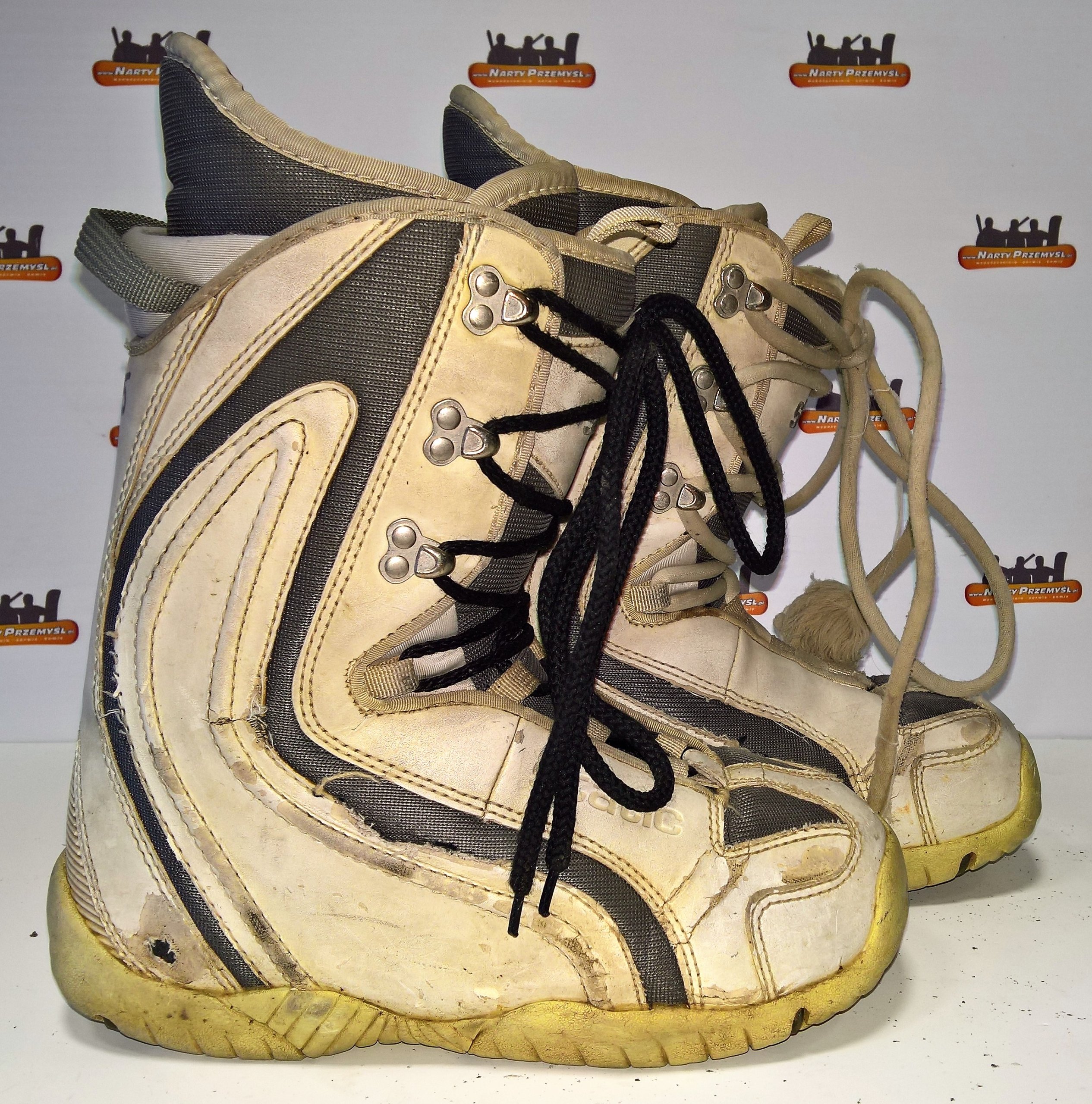 Używane buty snowboardowe Static 24,5 cm (56)