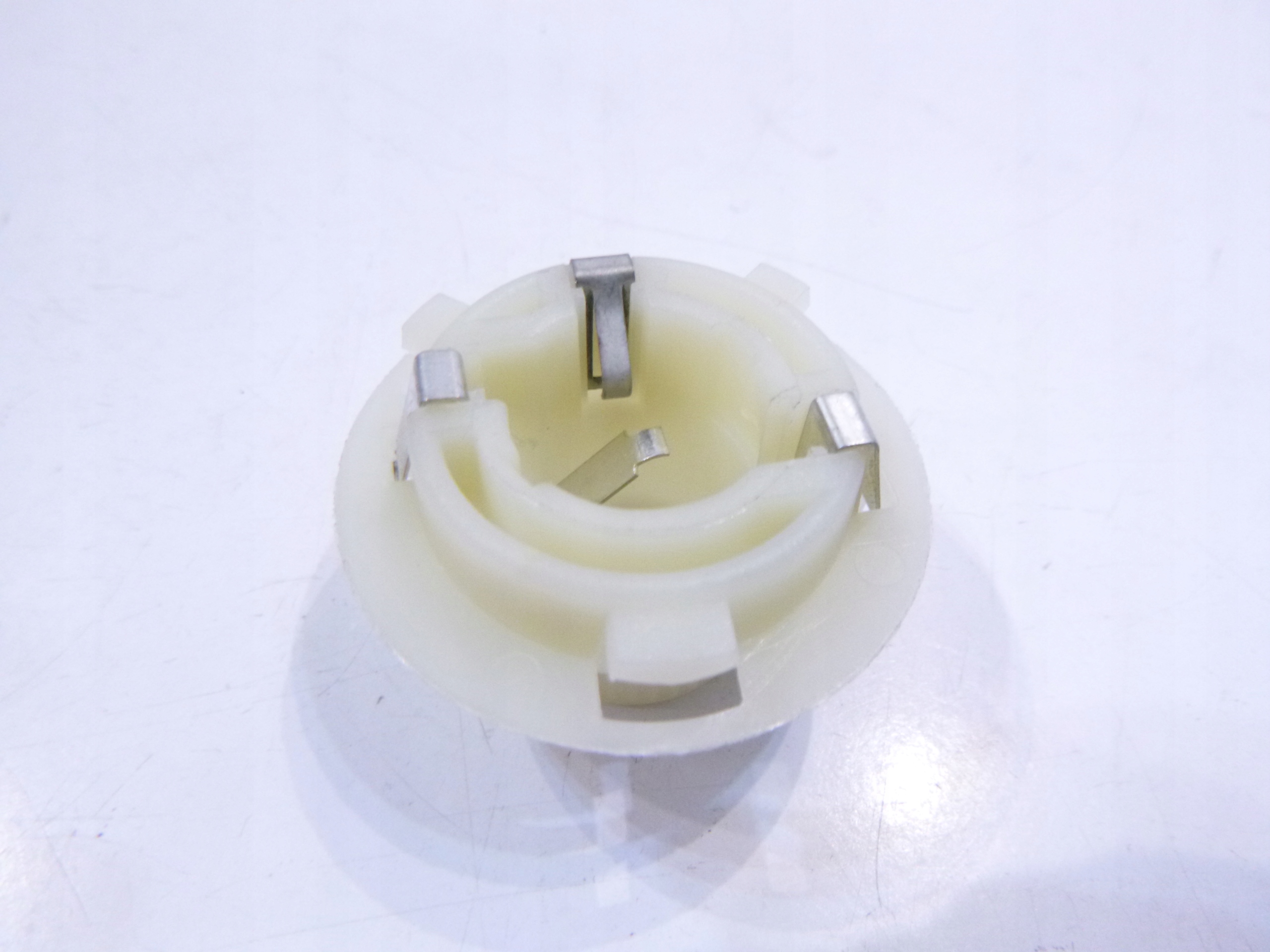 OPRAWKA LAMPY ZAROWKI DWU TYL STOP POZYCJA TOYOTA YARIS I 2001-2005 Numer katalogowy części 90069-81014