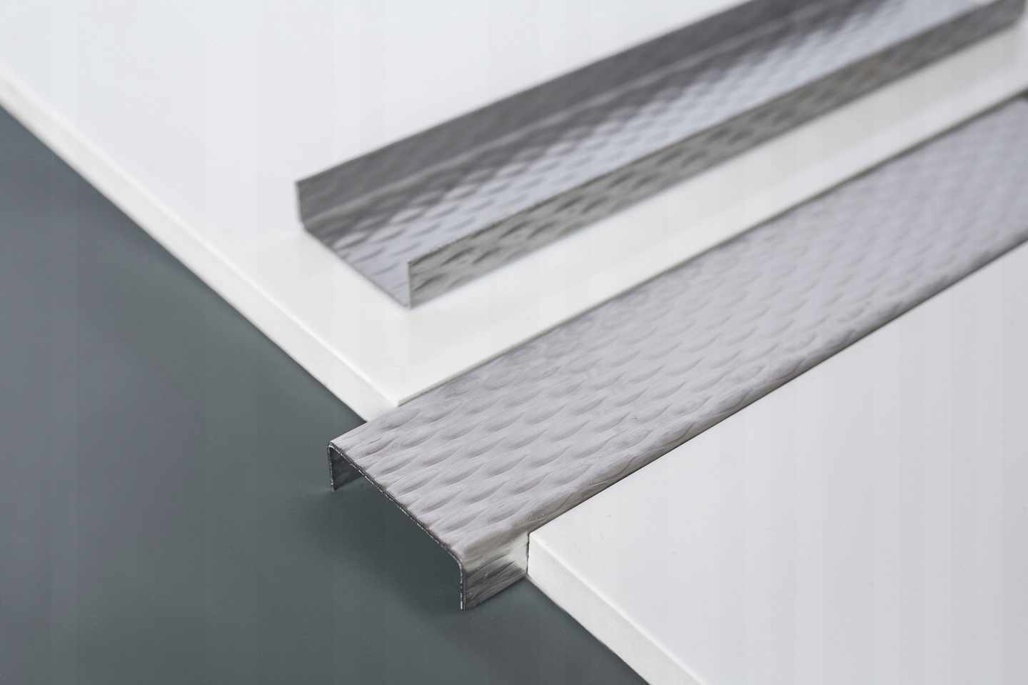 Listwy ozdobne dekoracyjne do płytek RAIN C 30mm