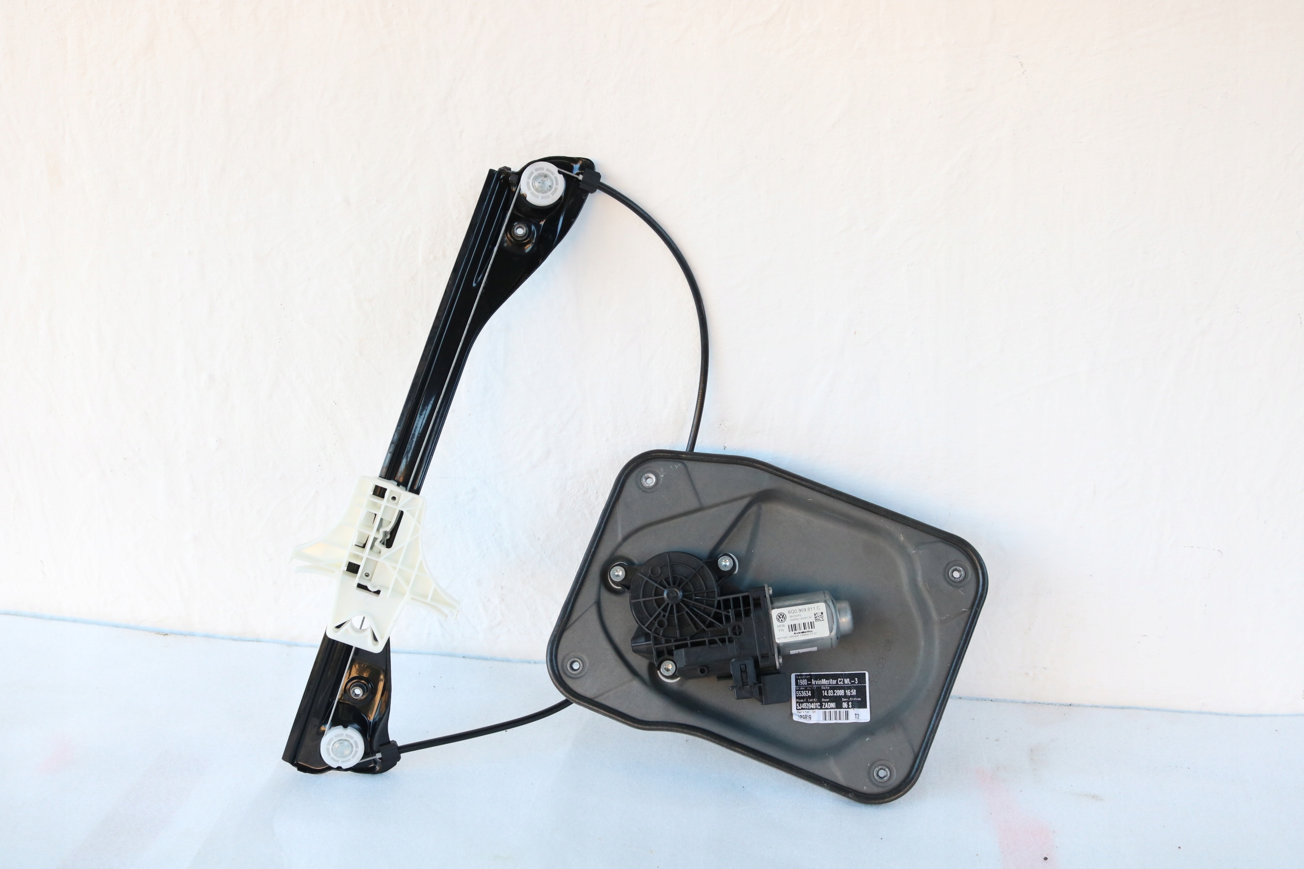 POLO 05-МОТОР ВЕТРОВОГО СТЕКЛА ЛЕВЫЙ ЗАДНИЙ 6Q0959811C