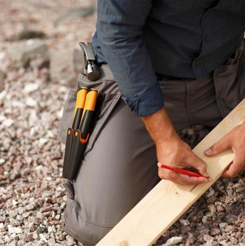 НОЖ С ТОЧИЛКОЙ И ПИЛКОЙ FISKARS PRO ЗЕЛЕНЫЙ