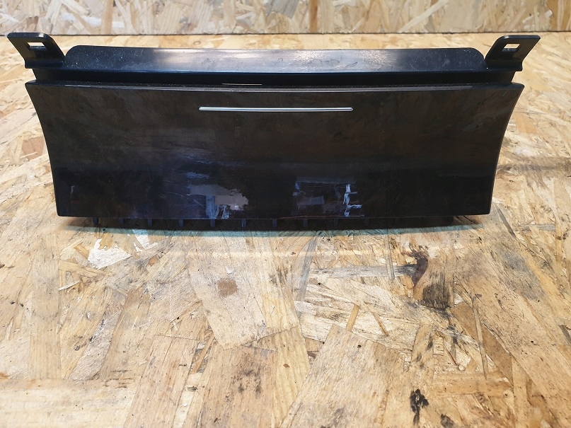 VW TOUAREG 7P 10- SCHOWEK POPIELNICZKA 7P1863071