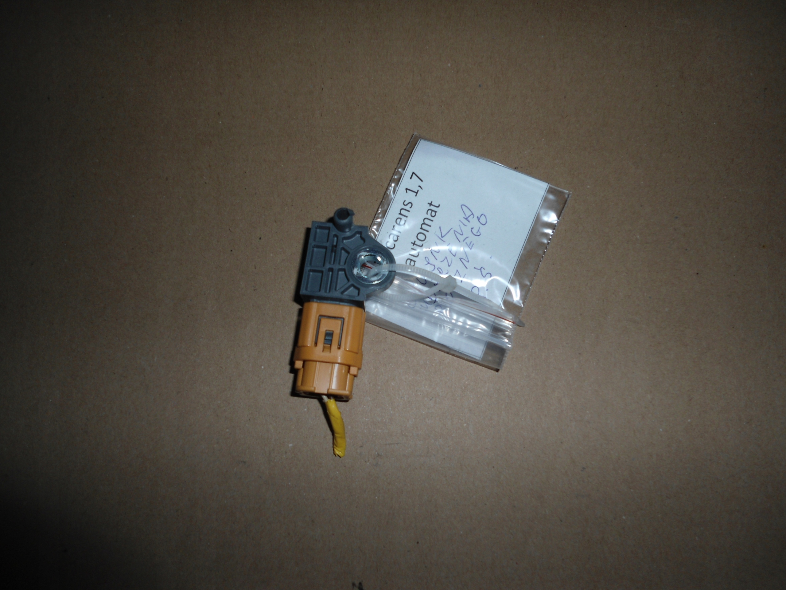 ДАТЧИК УДАРА ПРАВЫЙ ЦЕНТР KIA CARENS IV 14R