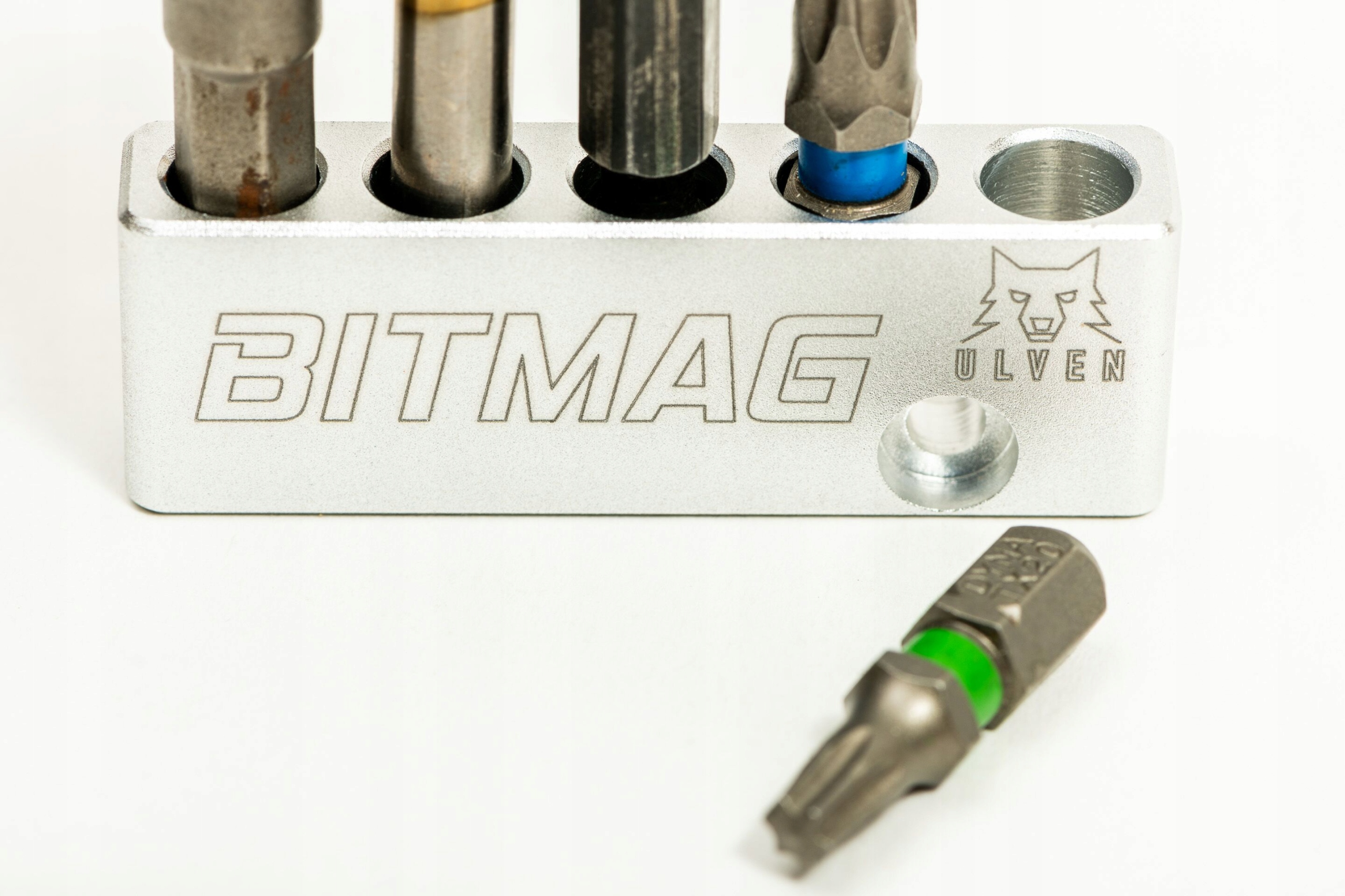 BITMAG METALOWY MAGNETYCZNY MAGAZYNEK NA BITY Number of Elements single
