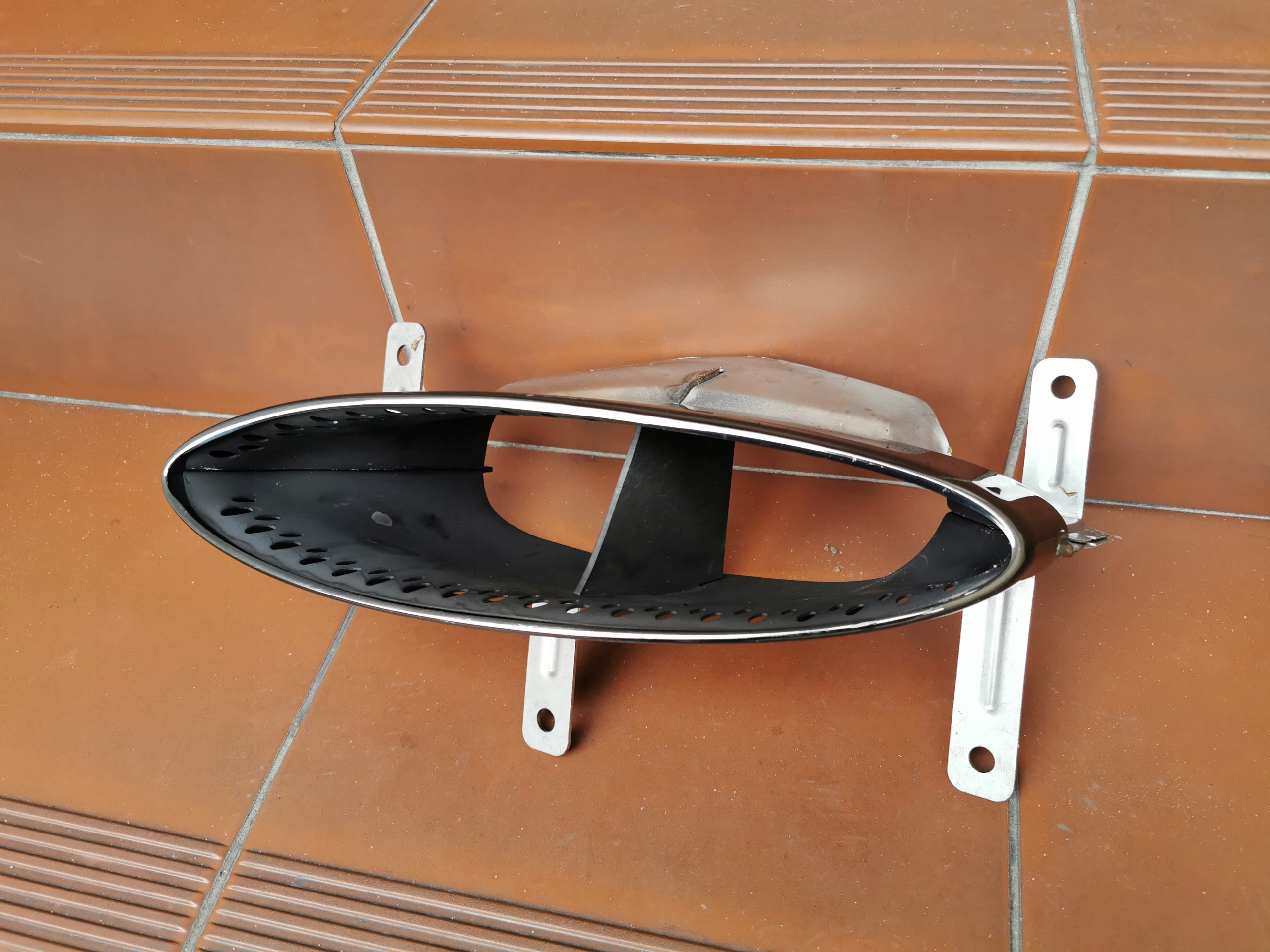 3SA.253. 823.A - НАКОНЕЧНИК ВЫХЛОПНОЙ ТРУБЫ BENTLEY