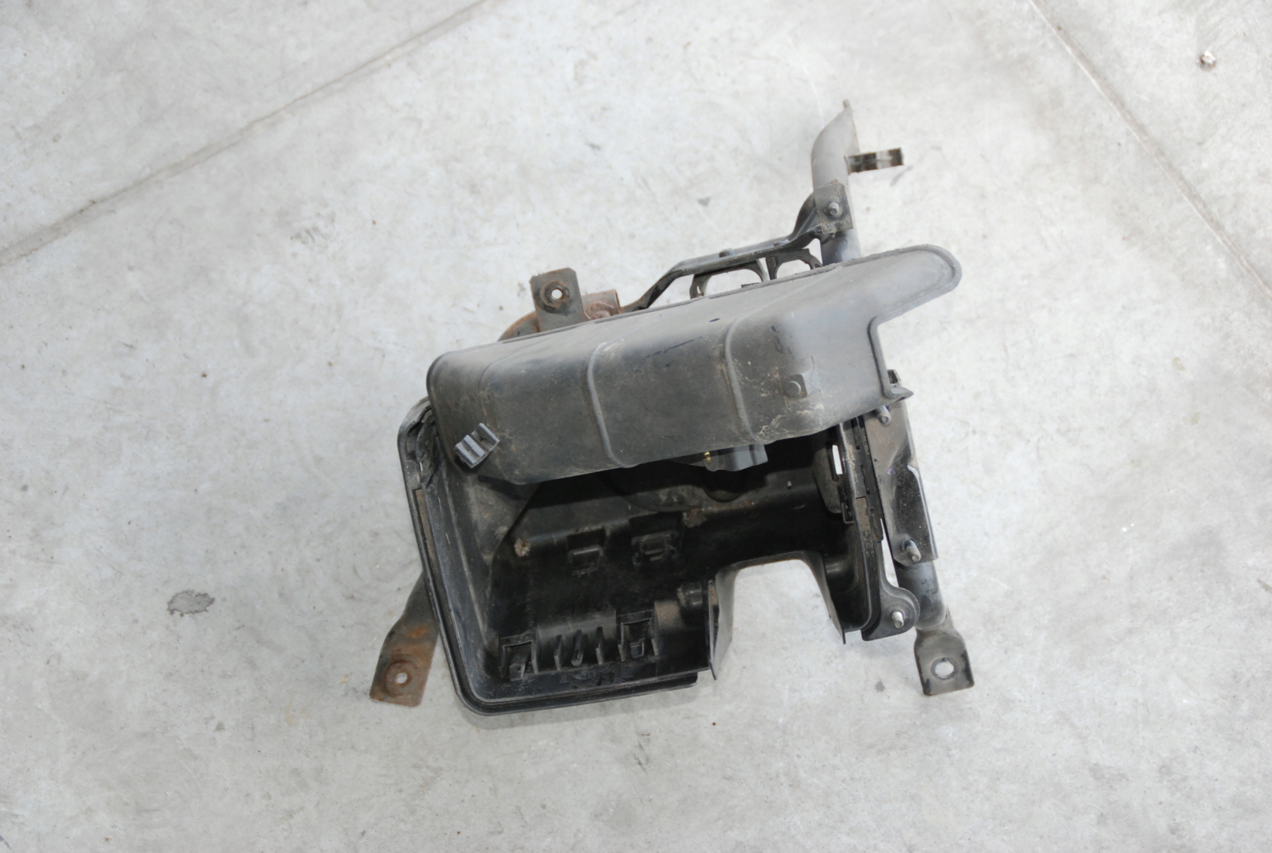 06-DUCATO БОКСЕР КОРПУС ЗАПОБІЖНИКА