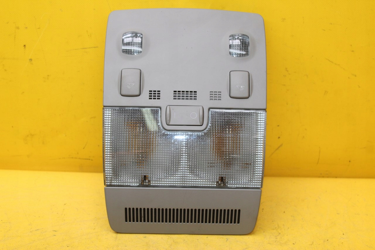 LAMPKA OSWIETLENIA KABINY A4 B6 8E0947135