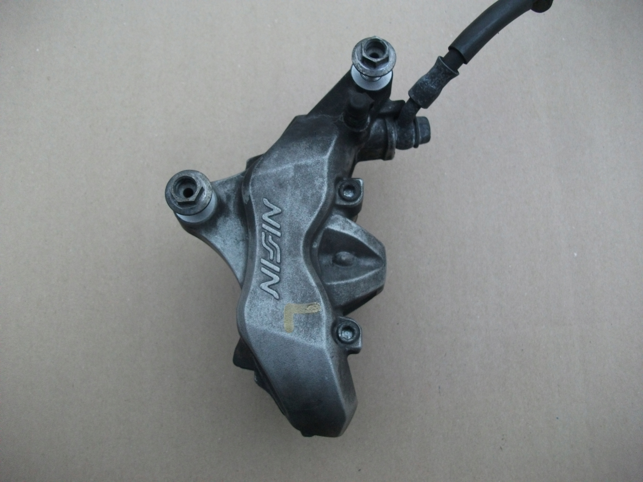 YAMAHA FJR 1300 06-12 ZACISK HAMULCA PRZÓD LEWY