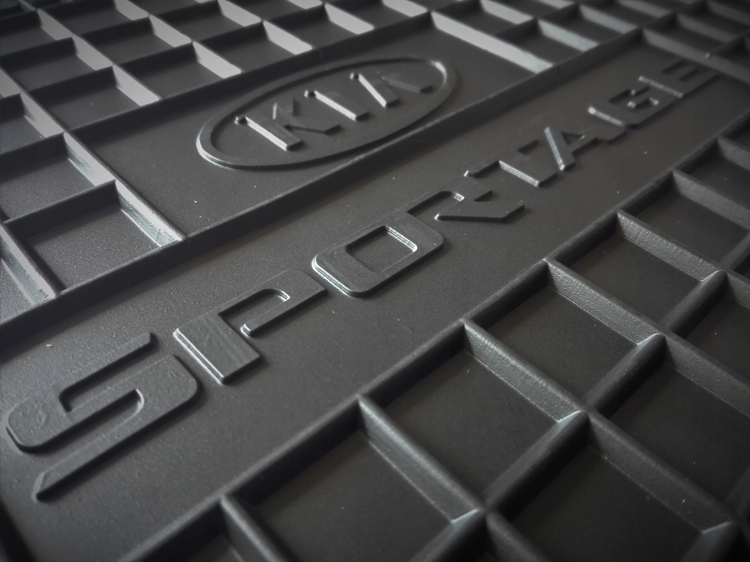 Dywaniki gumowe do KIA SPORTAGE 2 II (2004-2010) ORYGINAŁ Zestaw wieloelementowy tak