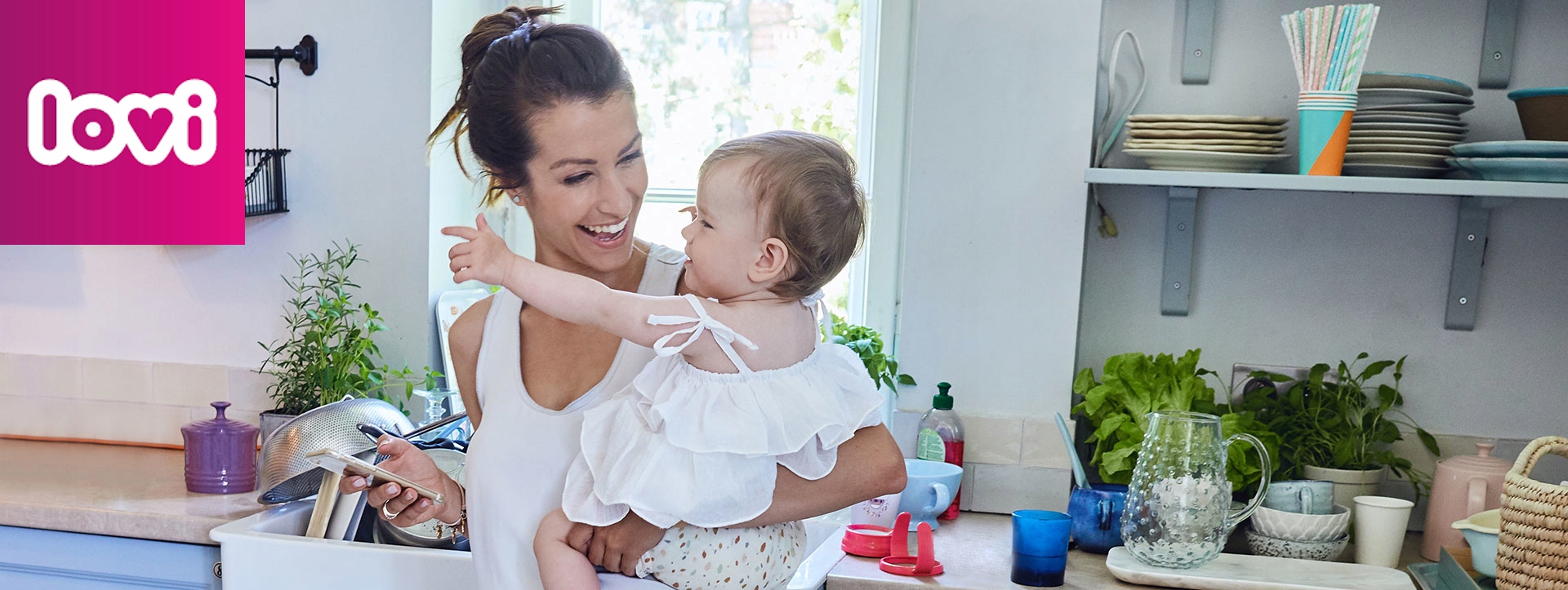 LOVI Pojemnik na smoczek z uchwytami, kolor beżowy Pojemność jeden smoczek
