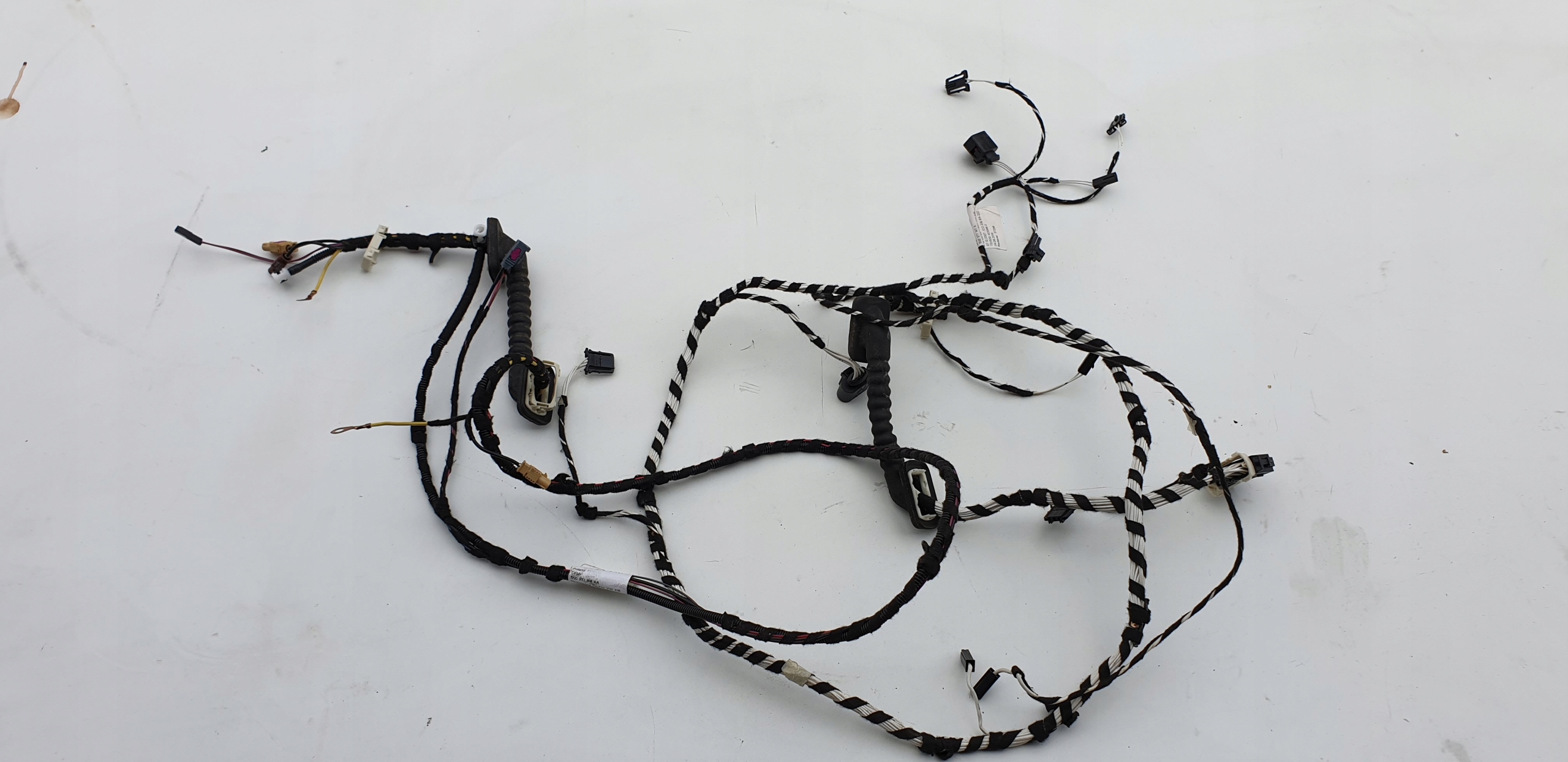 5N0971147A - VW Tiguan 5n0 07-16R установка закрылков задняя камера