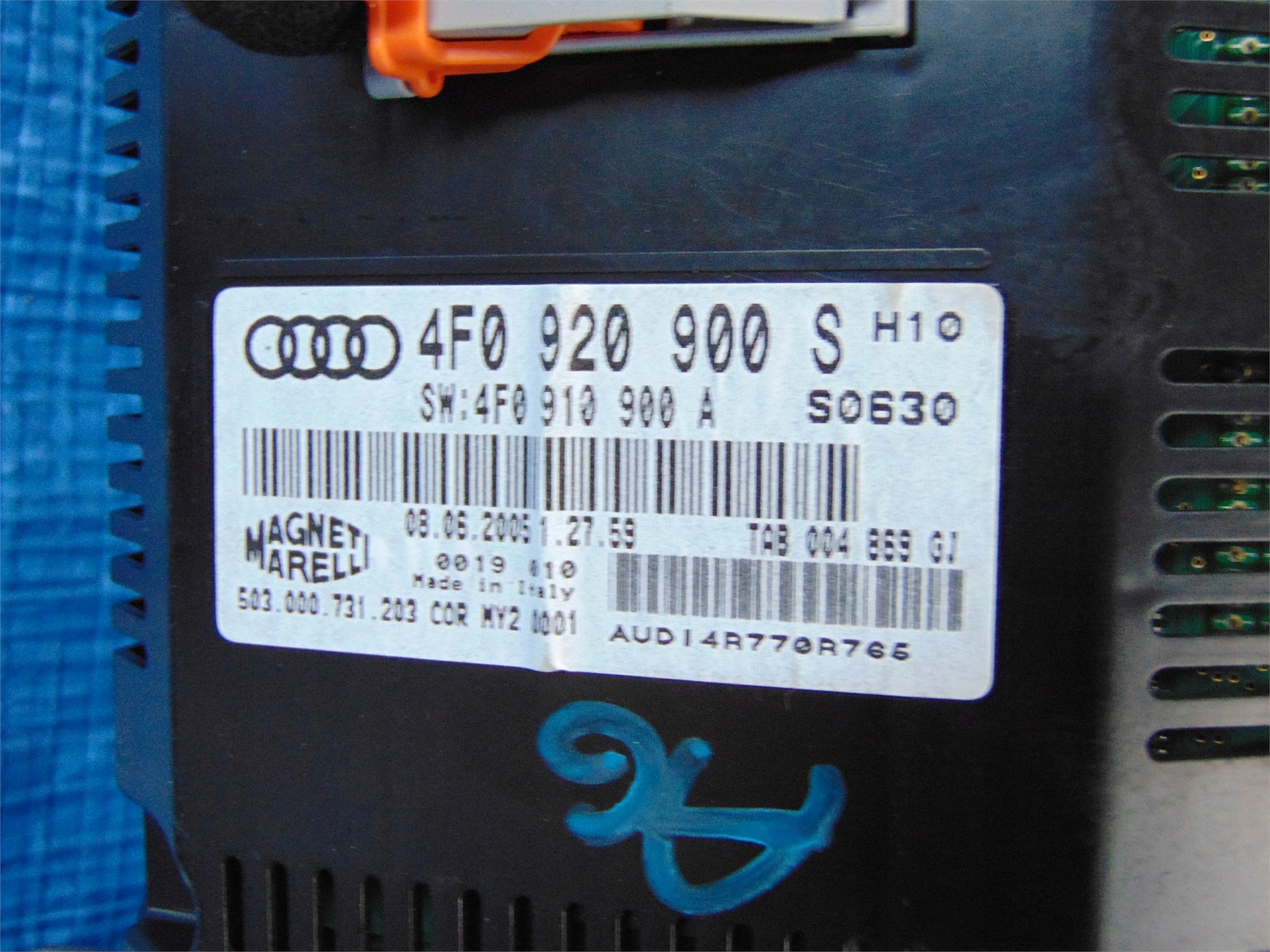 Audi A6 C6 спидометр 4F0920900s + дисплей