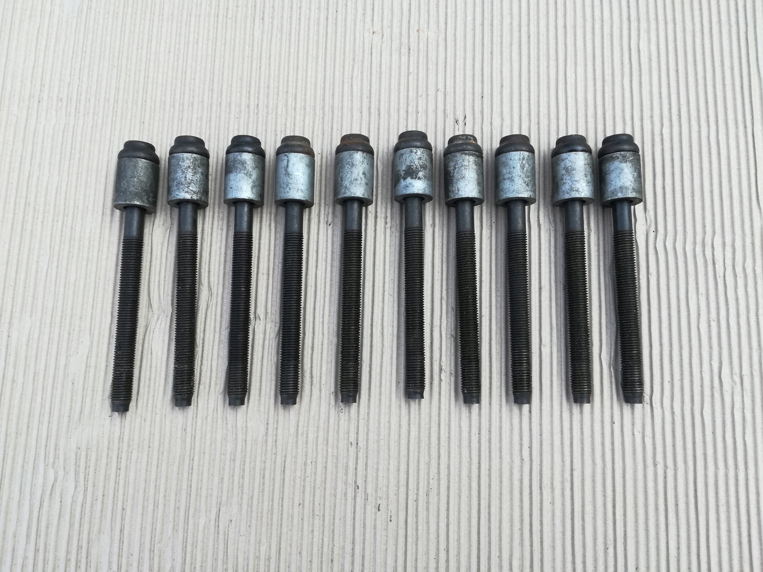 Śruby szpilki głowicy Citroen Jumpy 1.9 TD 95-06r.